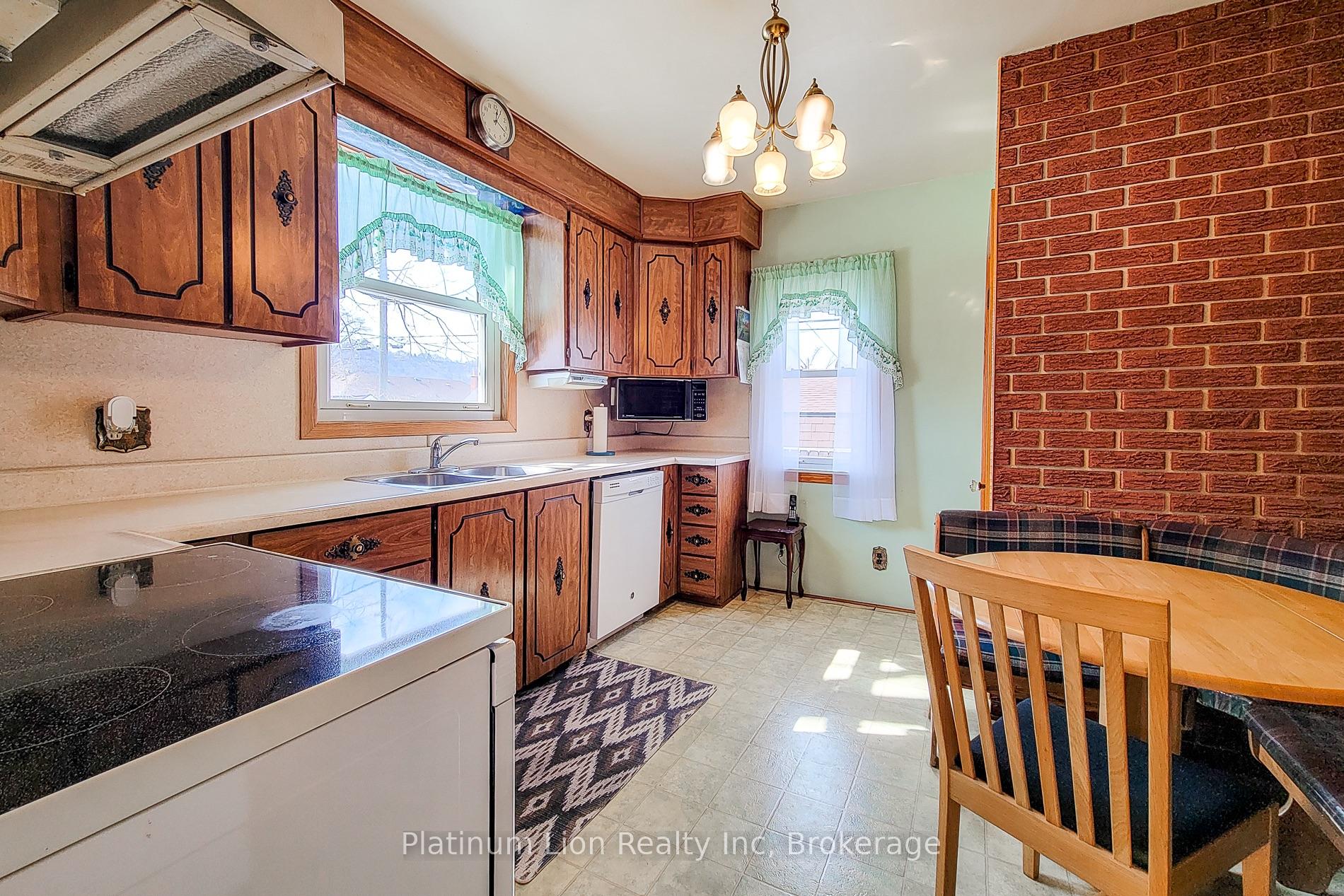Photo 19 of 88 Barons Avenue S, Hamilton, Bartonville — HOMEH
