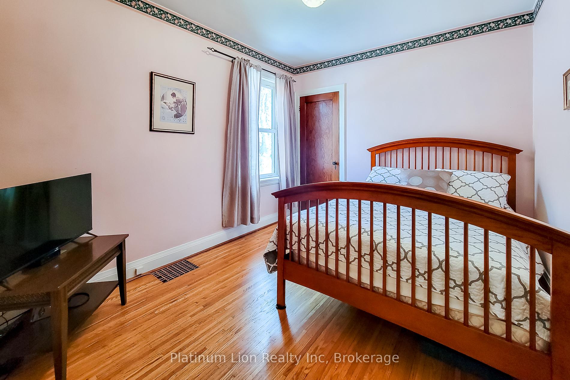 Photo 25 of 88 Barons Avenue S, Hamilton, Bartonville — HOMEH