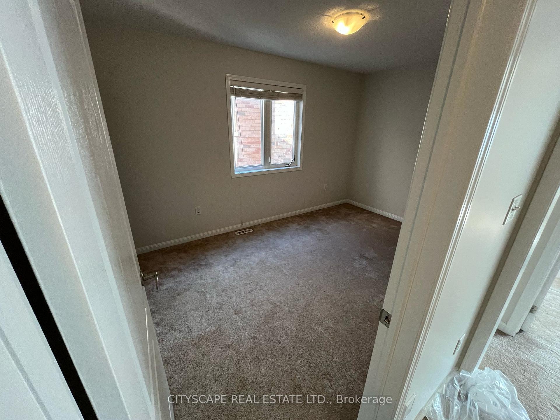 Photo 10 of 29 Lesabre Crescent, Brampton, Brampton East — HOMEH