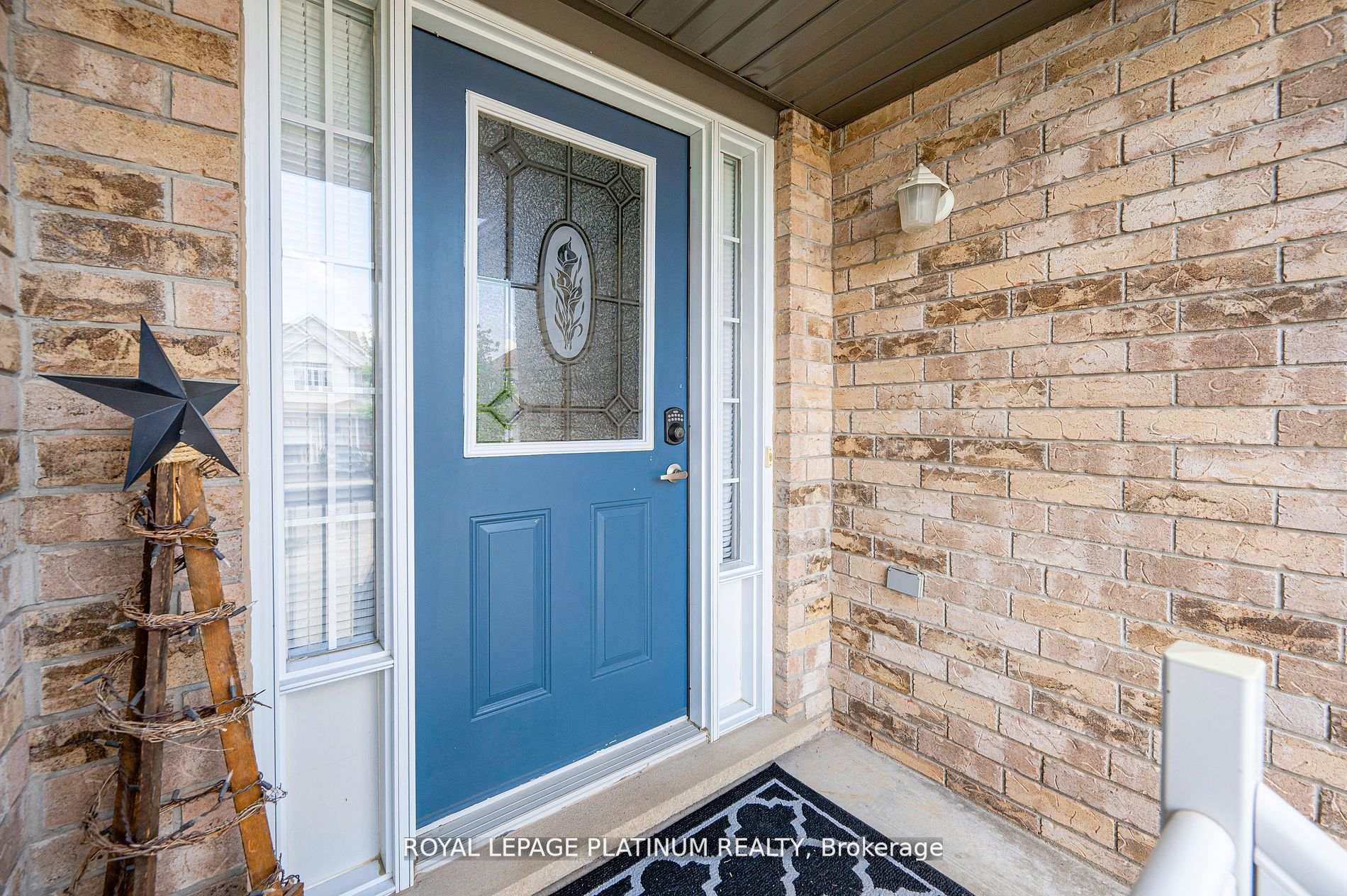 Photo 2 of 268 Sophia Crescent, Kitchener, Huron Park — HOMEH