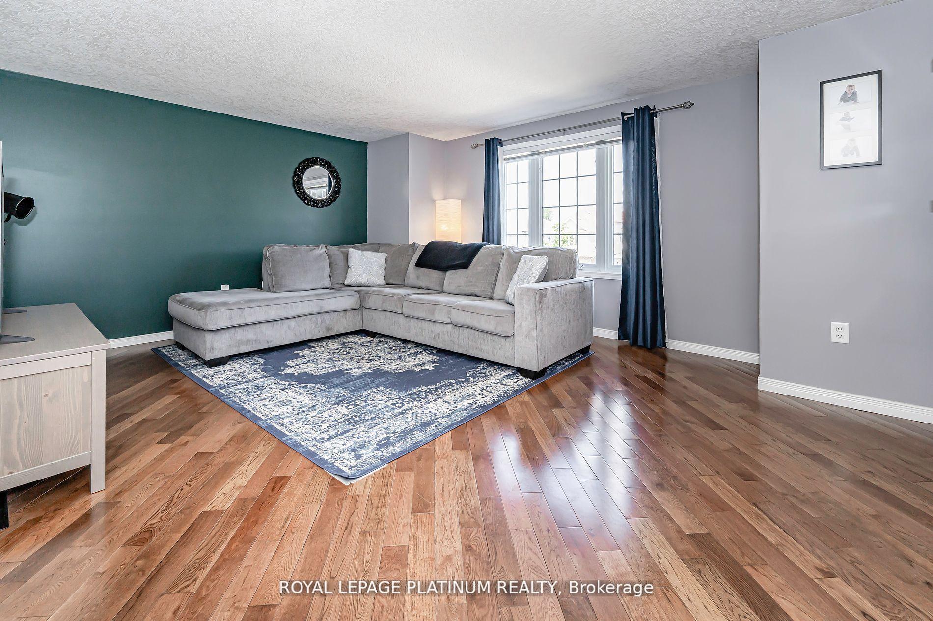Photo 5 of 268 Sophia Crescent, Kitchener, Huron Park — HOMEH