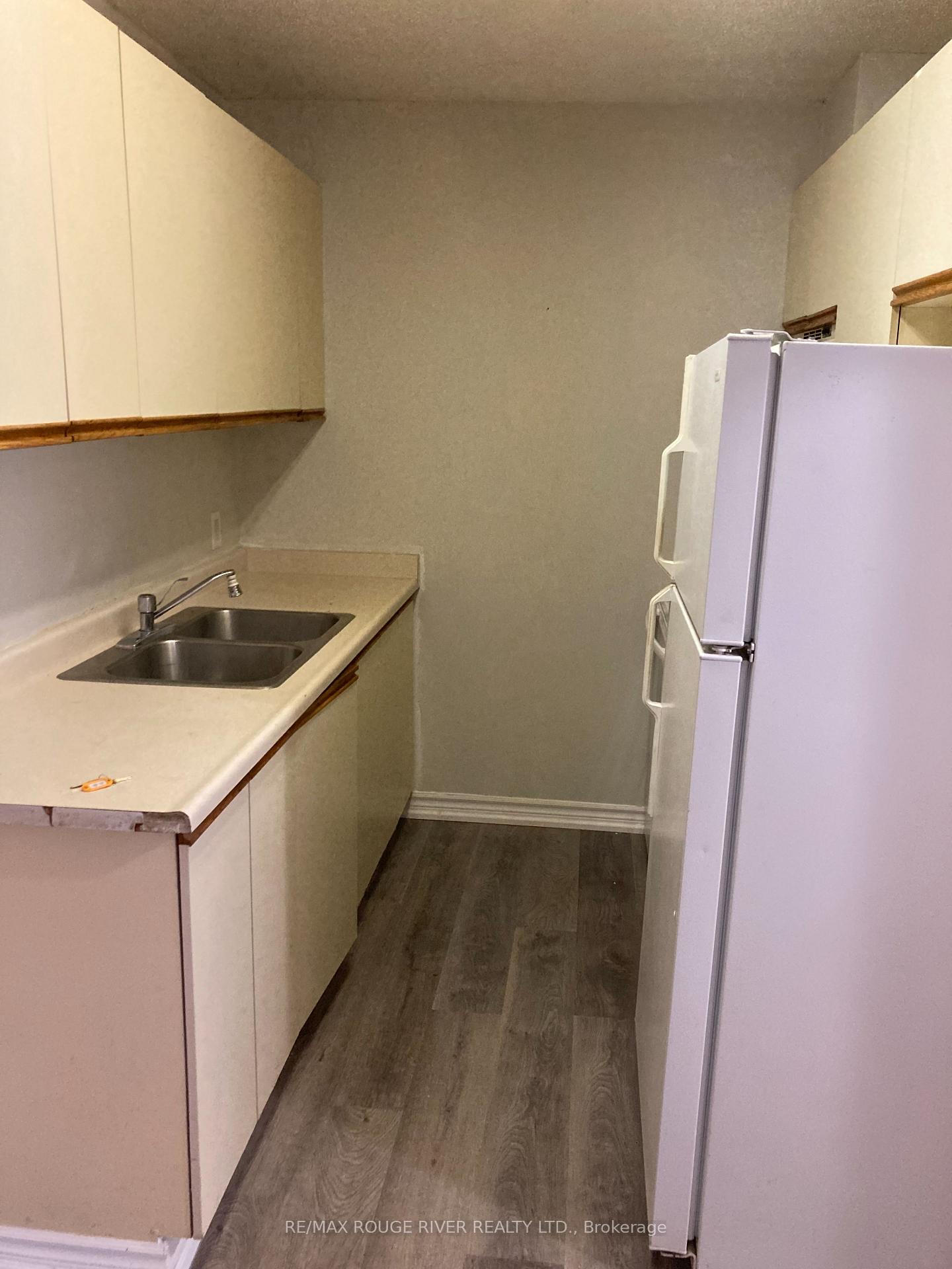 Photo 4 of Unit 4, 14 Frank Street, Clarington, Bowmanville — HOMEH