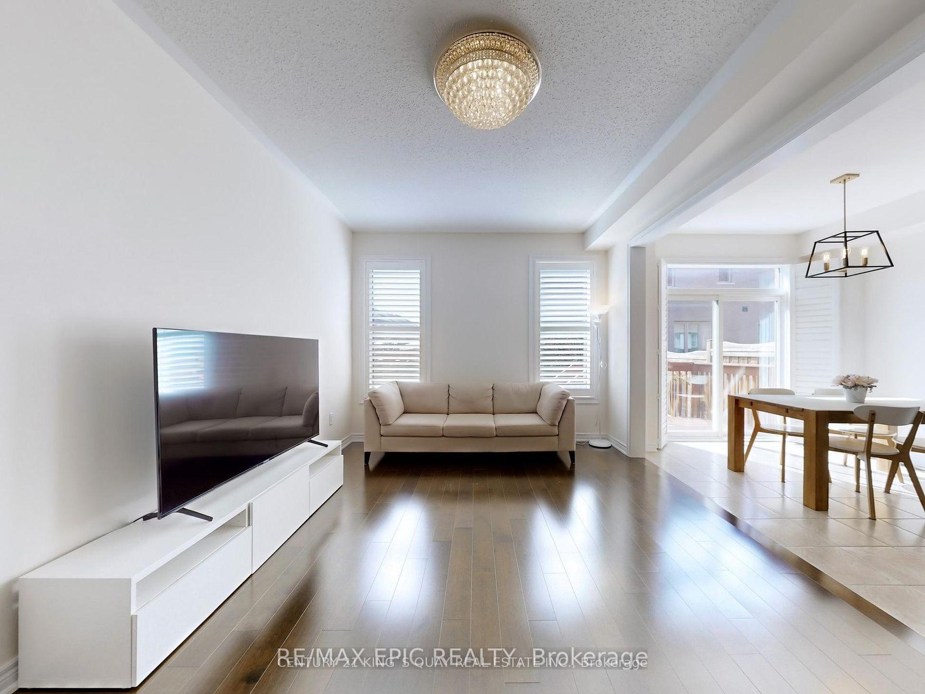 Photo 5 of 72 Brock Avenue, Markham, Berczy — HOMEH