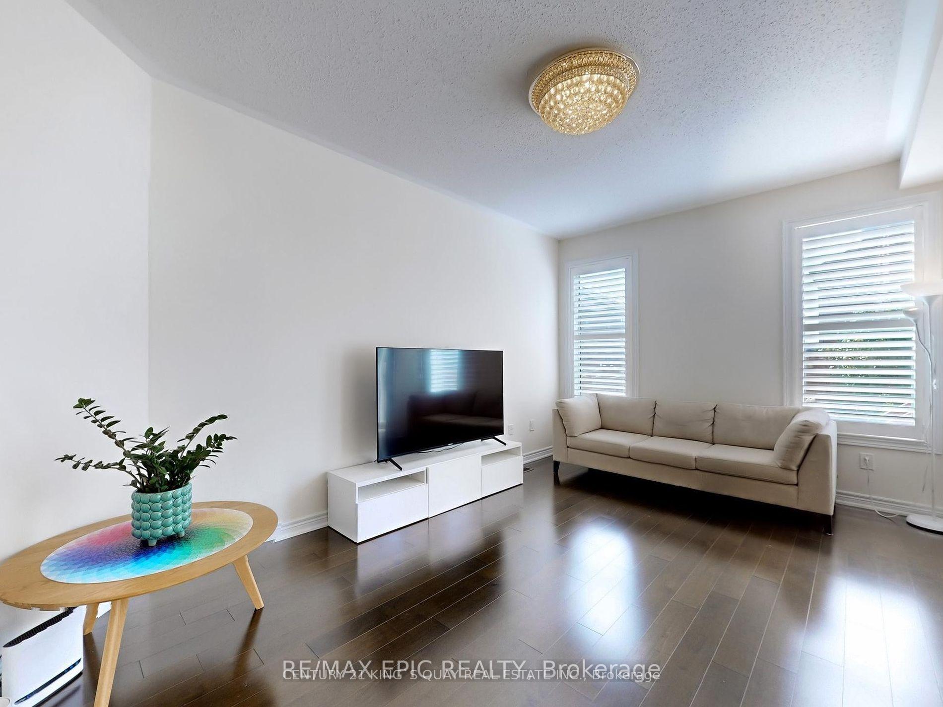 Photo 6 of 72 Brock Avenue, Markham, Berczy — HOMEH