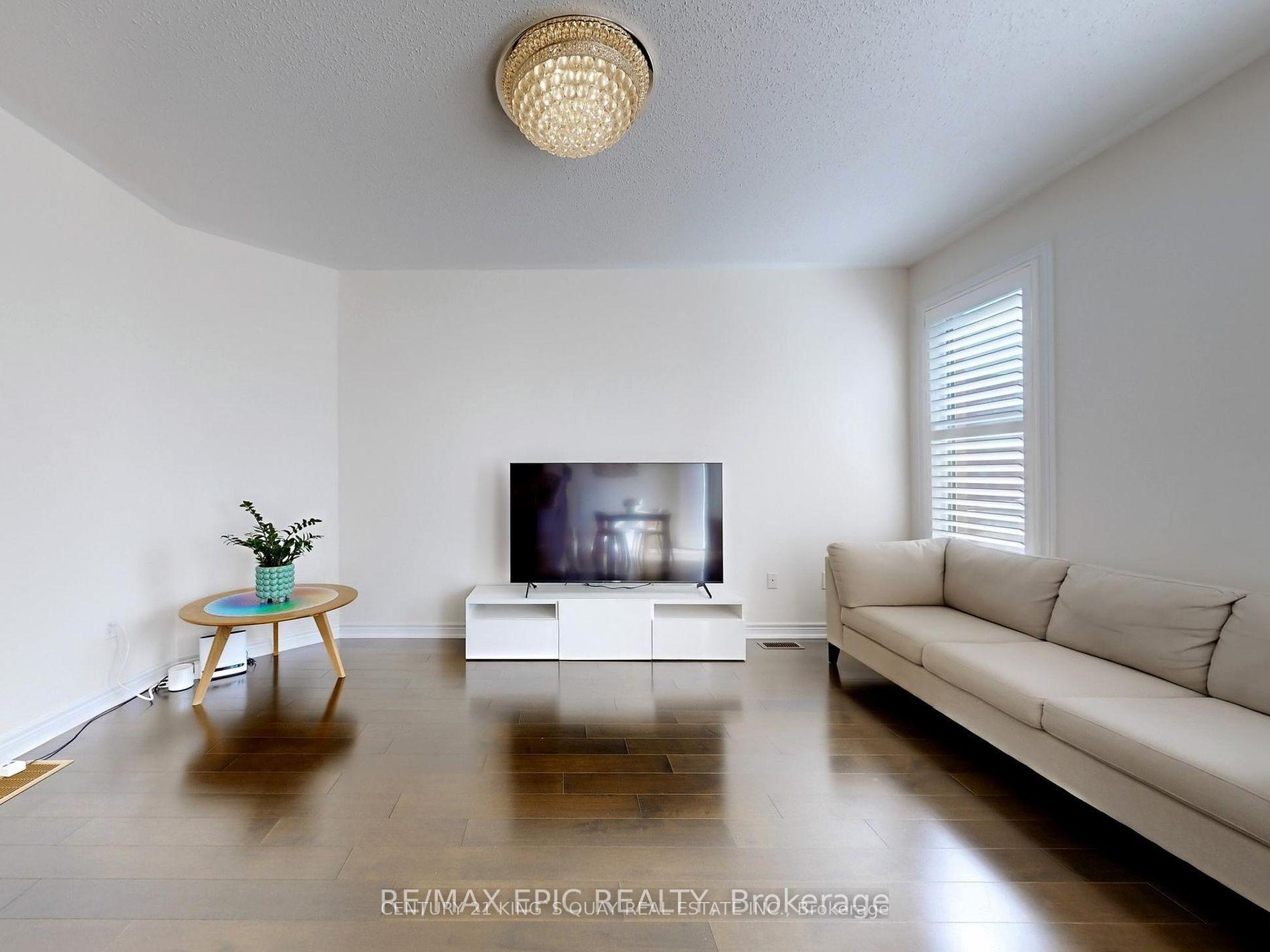 Photo 7 of 72 Brock Avenue, Markham, Berczy — HOMEH