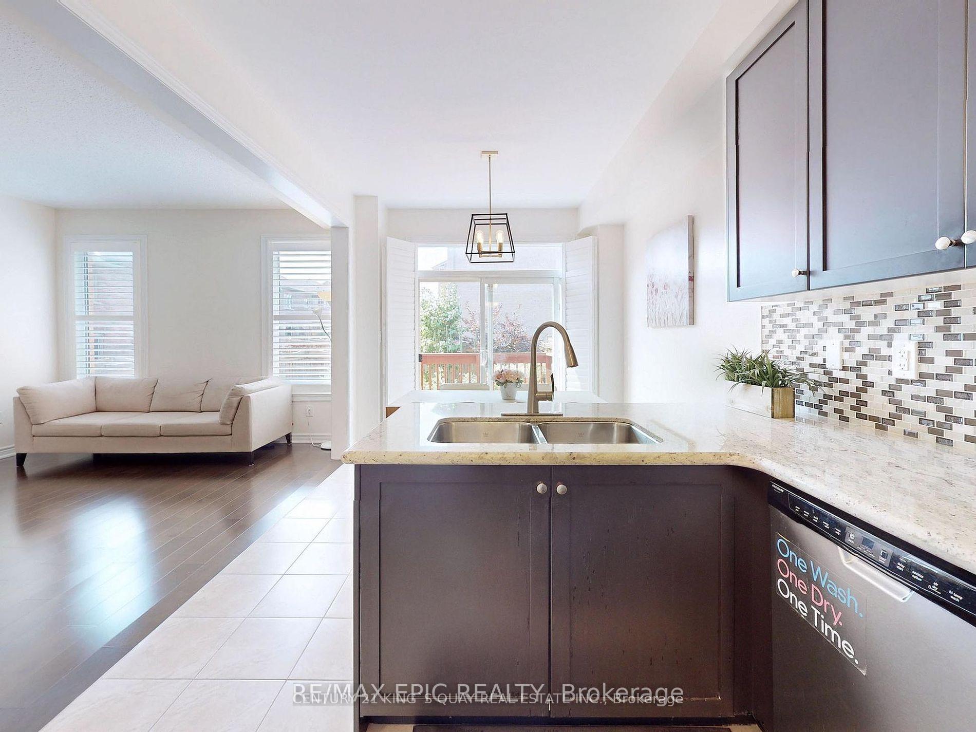 Photo 11 of 72 Brock Avenue, Markham, Berczy — HOMEH