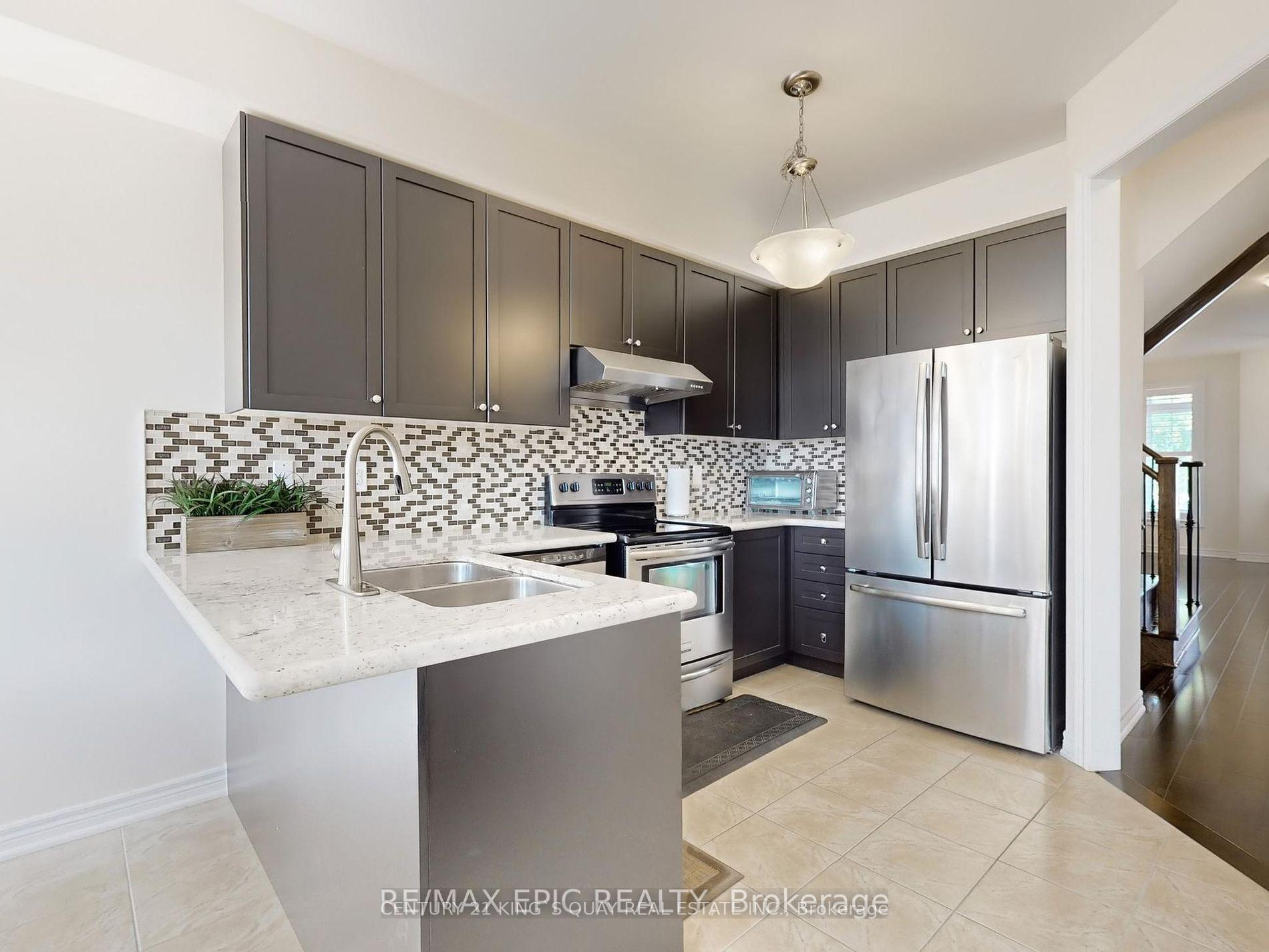 Photo 12 of 72 Brock Avenue, Markham, Berczy — HOMEH