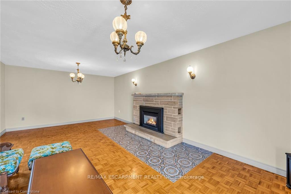 Photo 11 of 48 Crawford Drive, Hamilton, Kentley — HOMEH