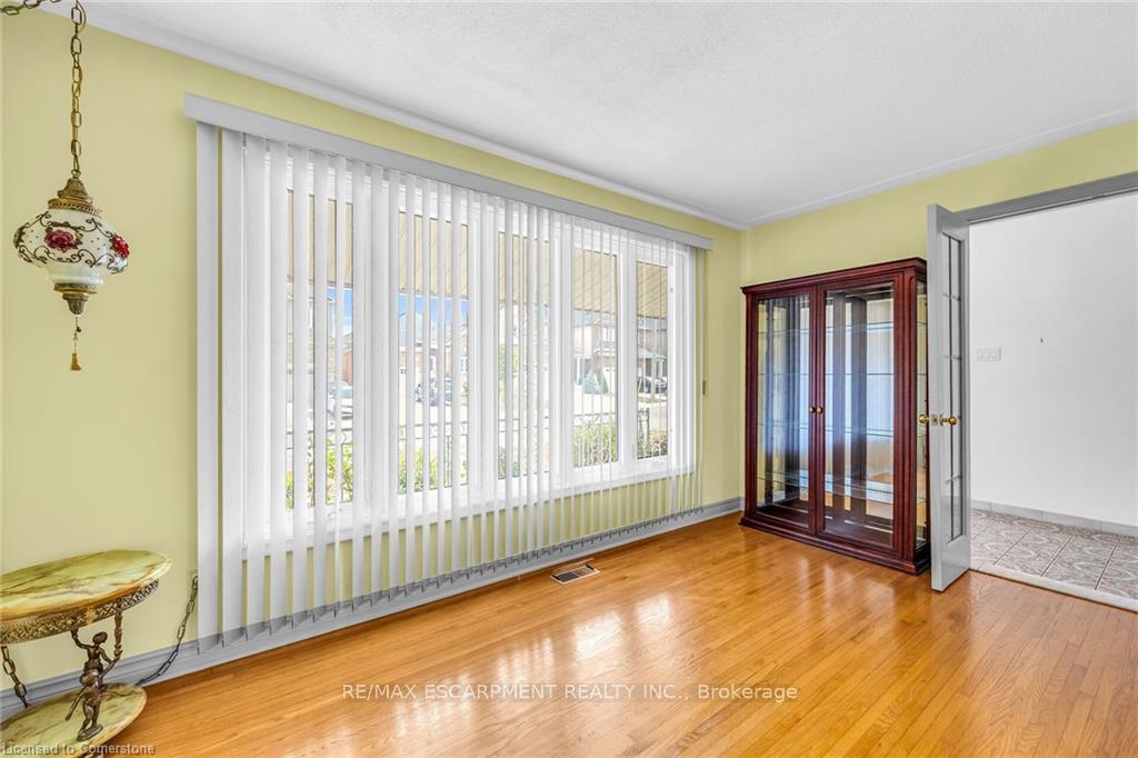 Photo 15 of 48 Crawford Drive, Hamilton, Kentley — HOMEH