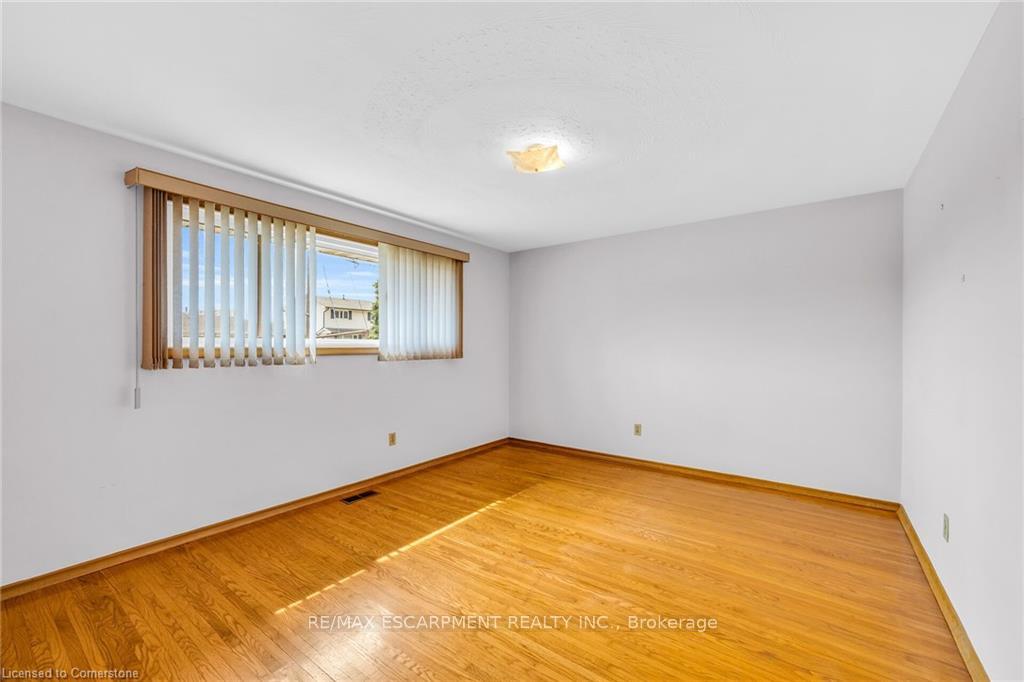 Photo 17 of 48 Crawford Drive, Hamilton, Kentley — HOMEH