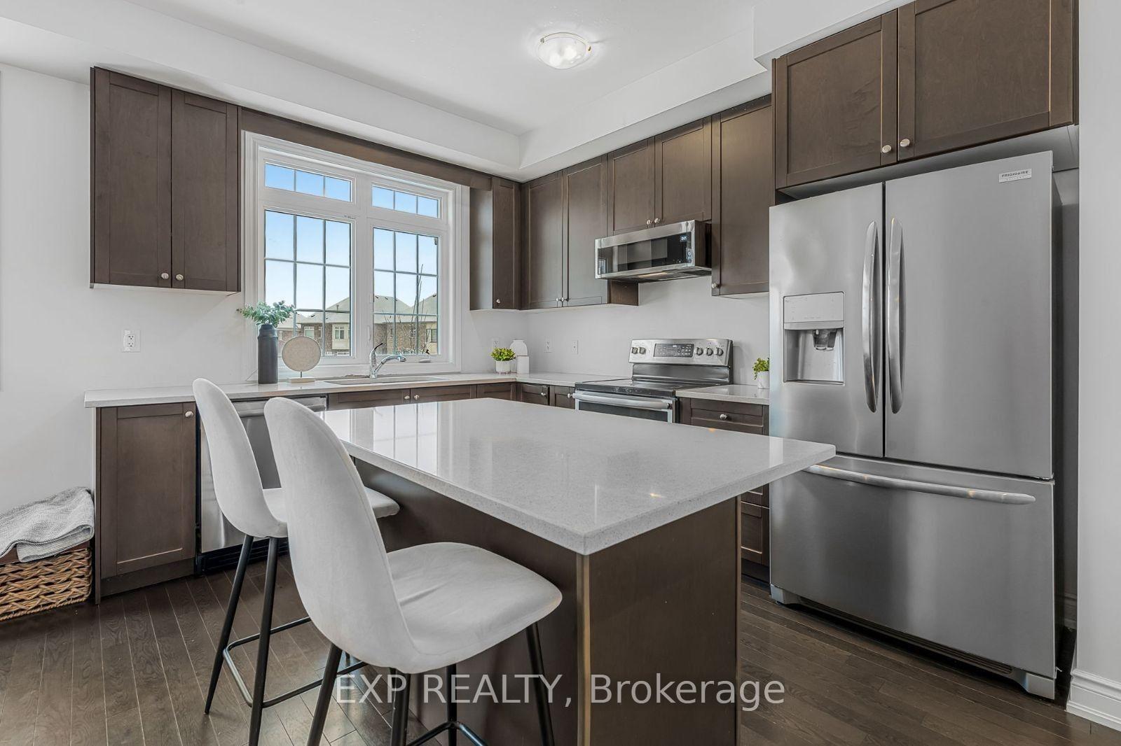 Photo 3 of 80 Oakmore Lane, Brampton, Bram West — HOMEH