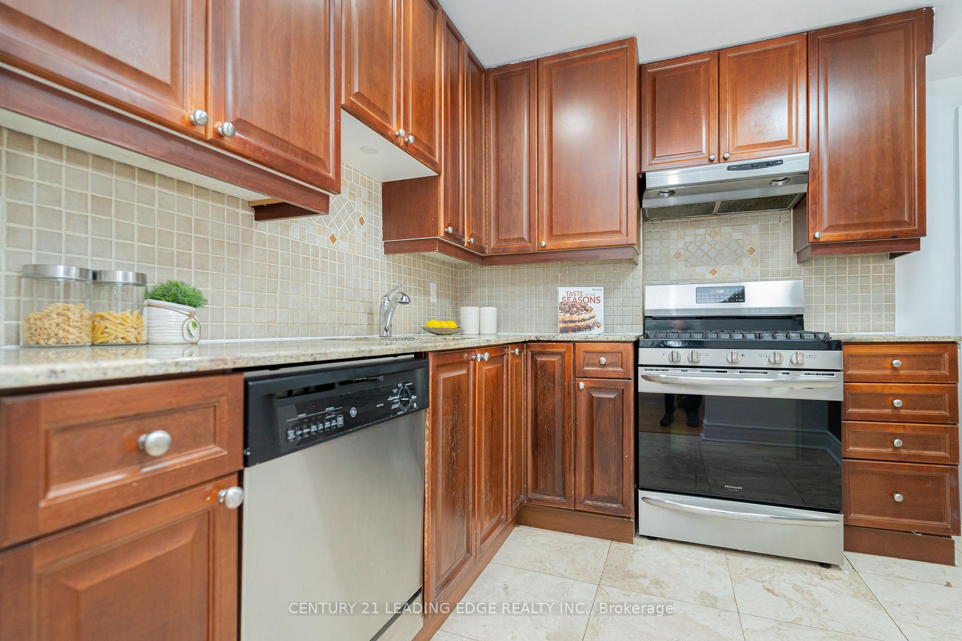 Photo 12 of 123 Cadorna Avenue, Toronto, East York — HOMEH
