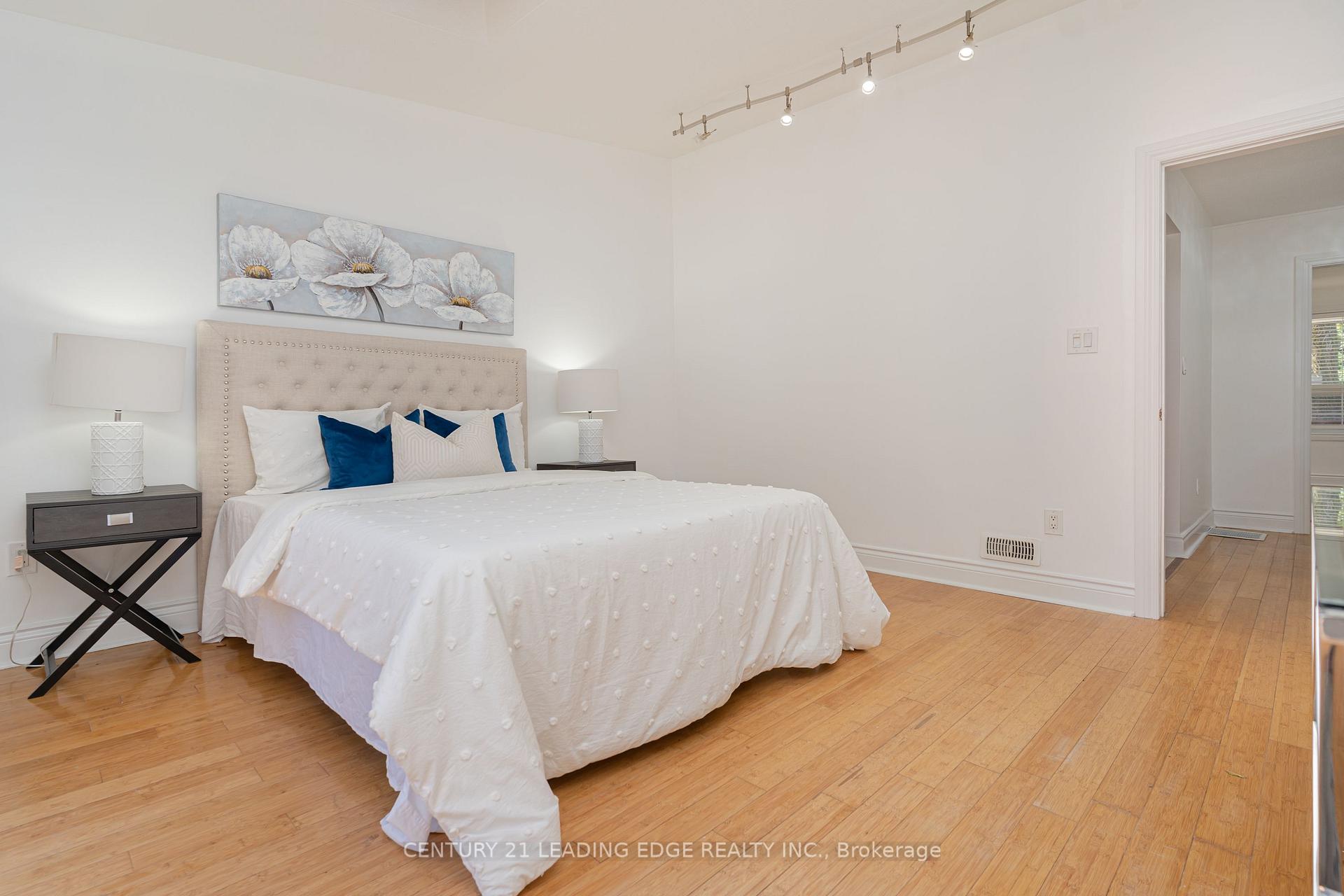 Photo 17 of 123 Cadorna Avenue, Toronto, East York — HOMEH