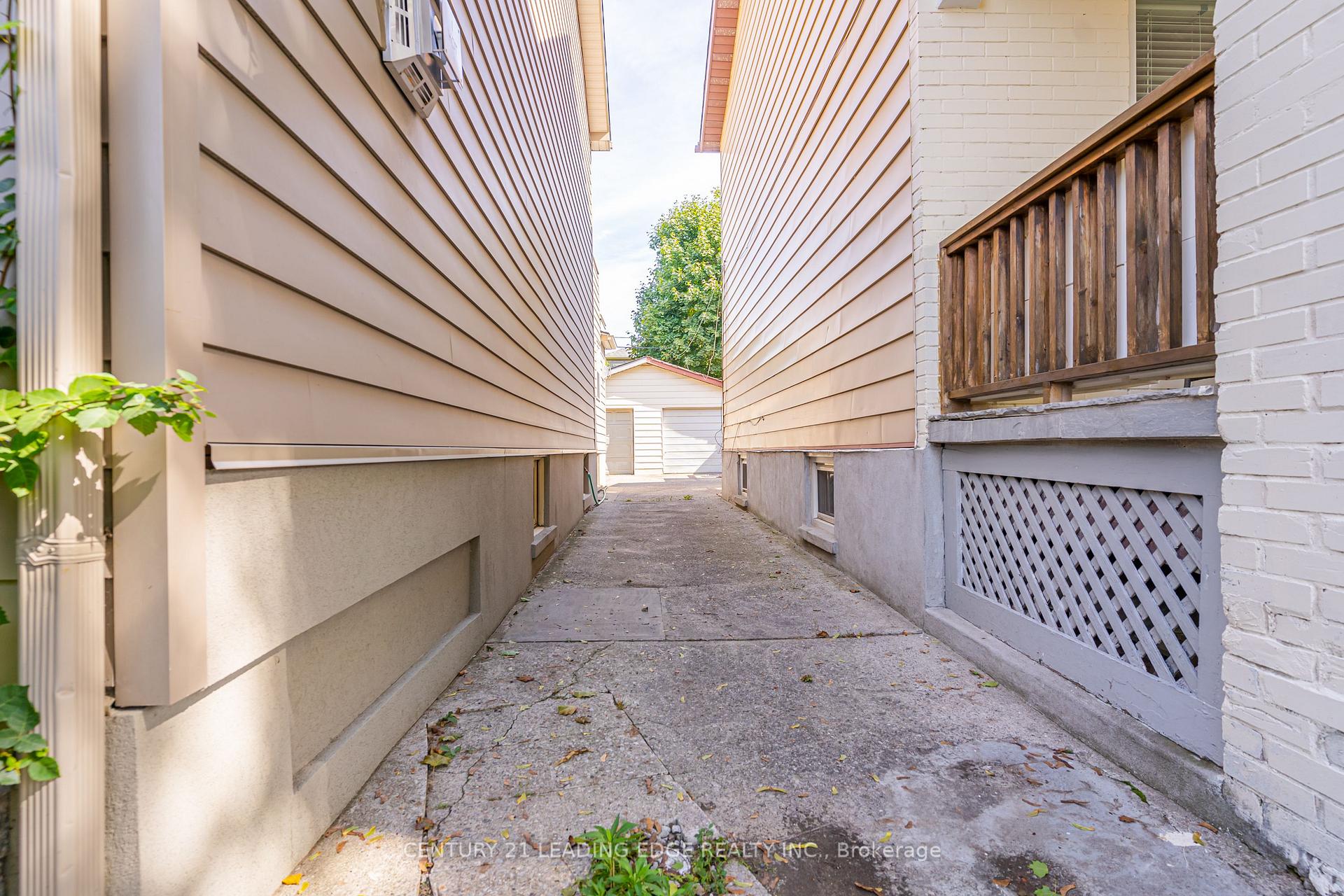 Photo 37 of 123 Cadorna Avenue, Toronto, East York — HOMEH
