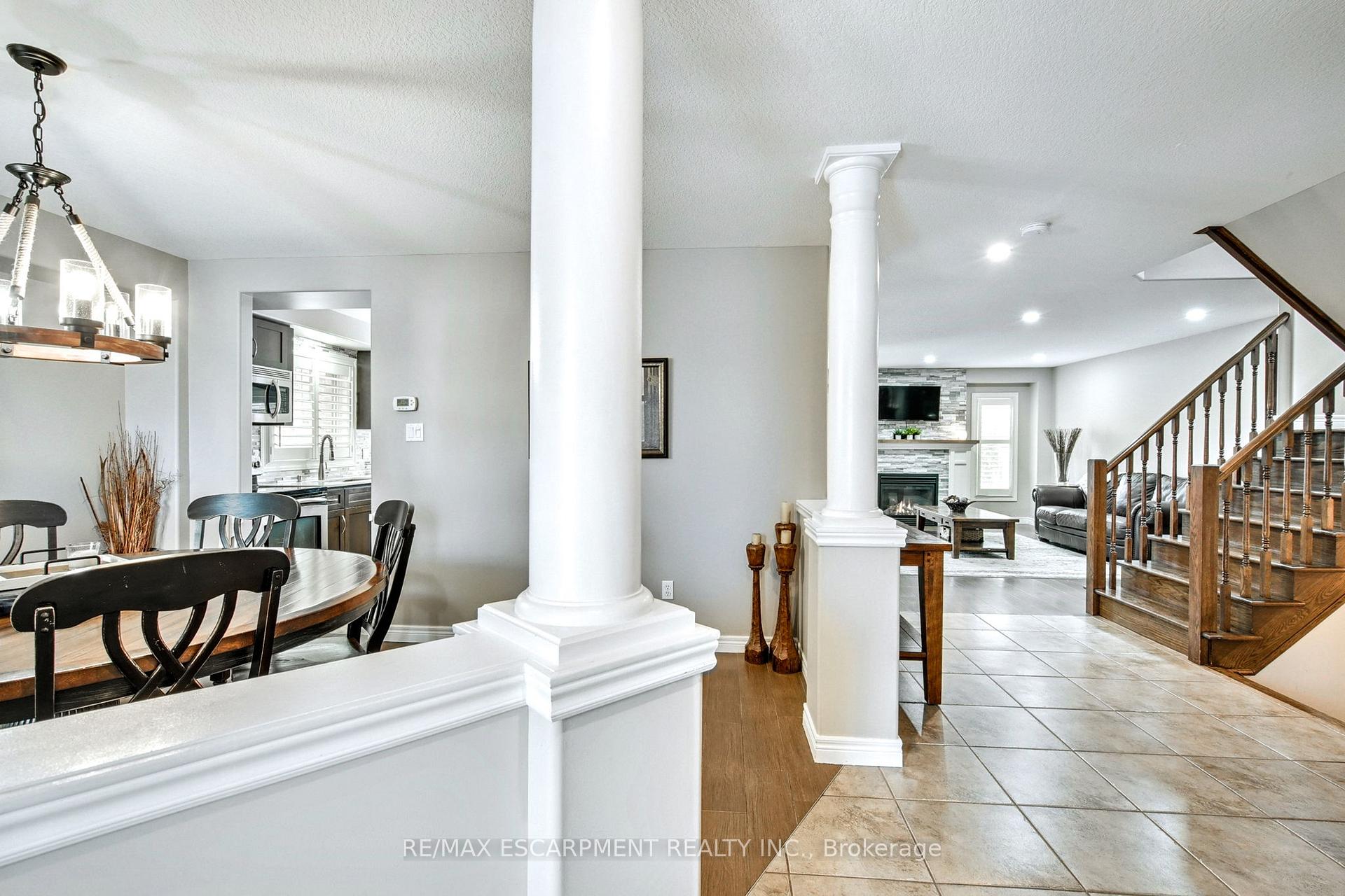 Photo 4 of 40 Great Oak Trail, Hamilton, Binbrook — HOMEH