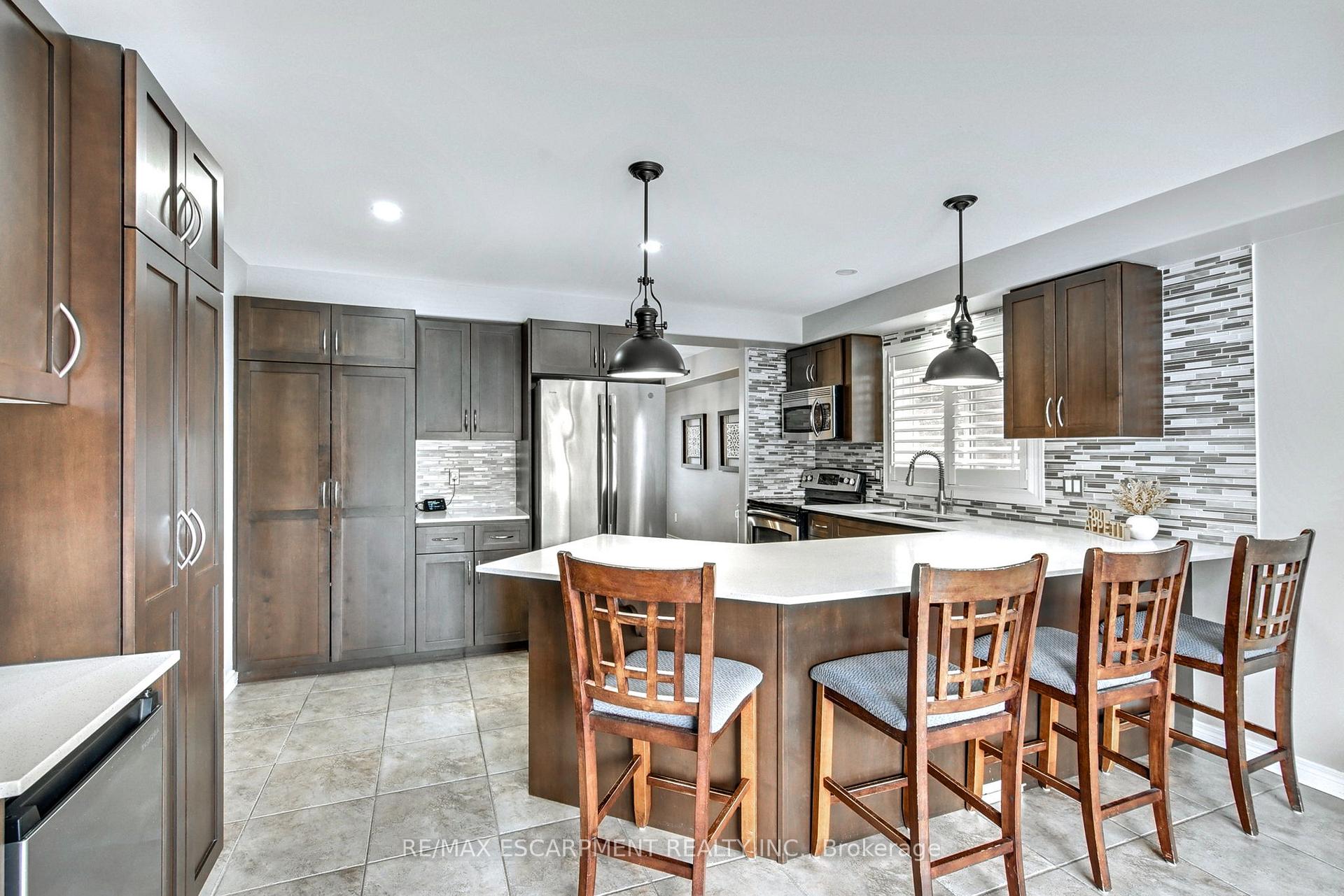 Photo 8 of 40 Great Oak Trail, Hamilton, Binbrook — HOMEH