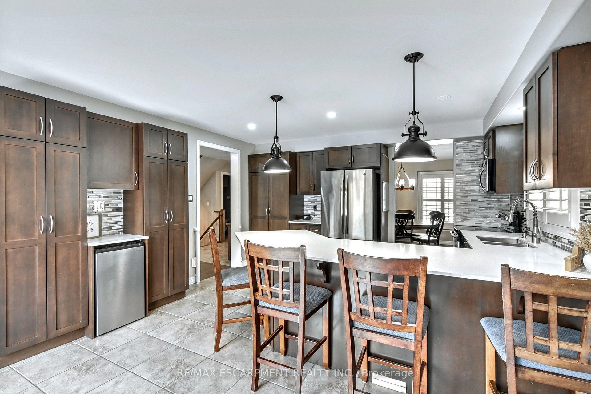 Photo 9 of 40 Great Oak Trail, Hamilton, Binbrook — HOMEH