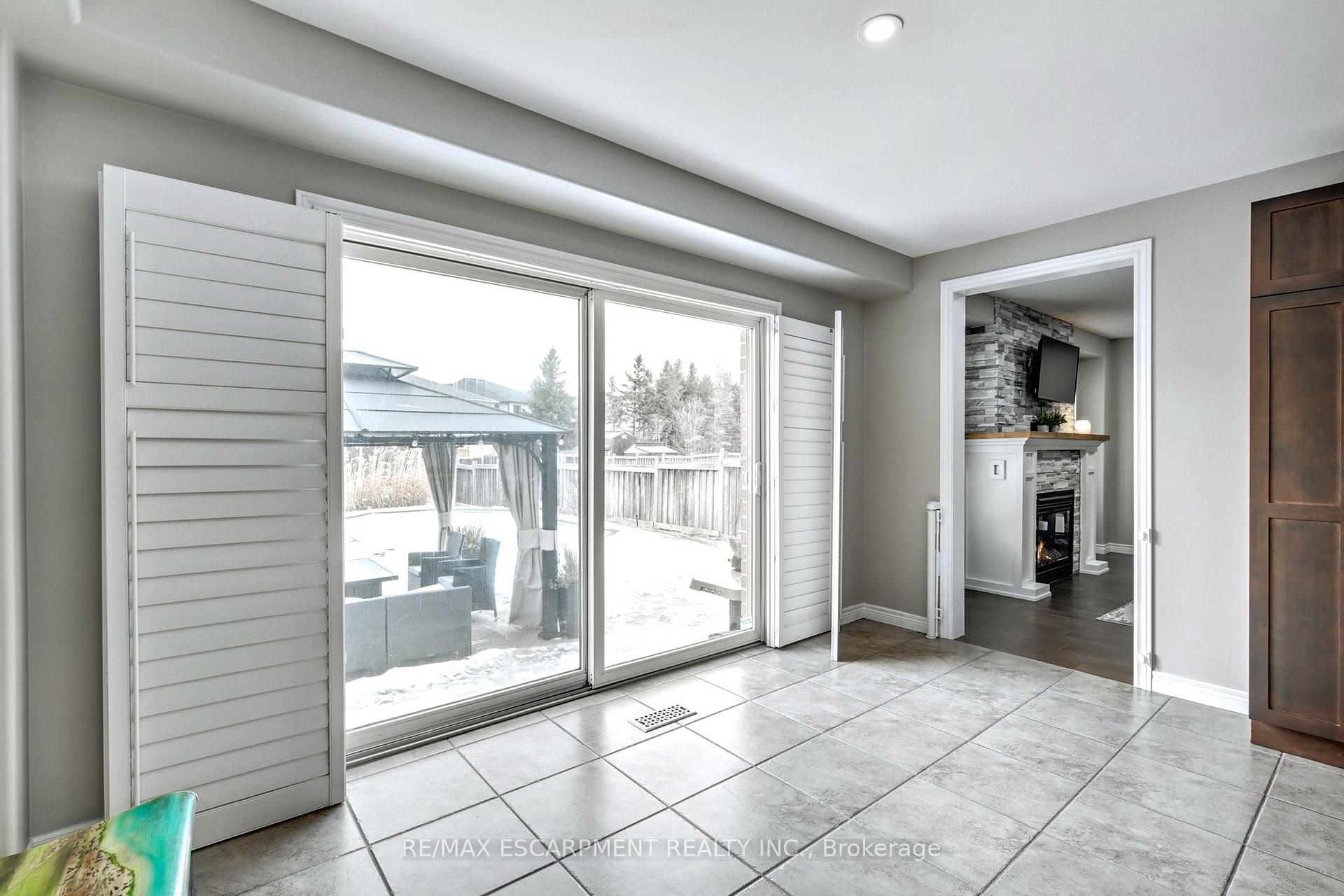 Photo 10 of 40 Great Oak Trail, Hamilton, Binbrook — HOMEH