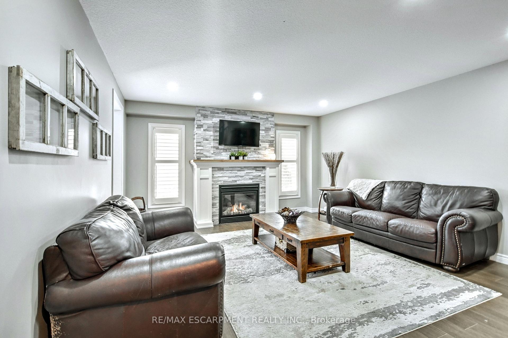 Photo 11 of 40 Great Oak Trail, Hamilton, Binbrook — HOMEH