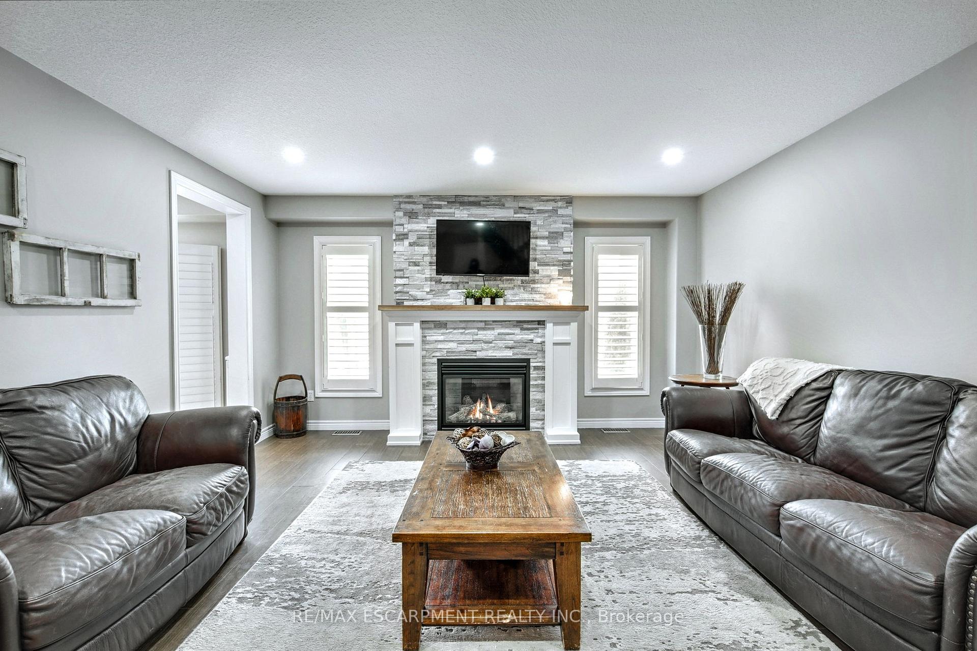 Photo 12 of 40 Great Oak Trail, Hamilton, Binbrook — HOMEH