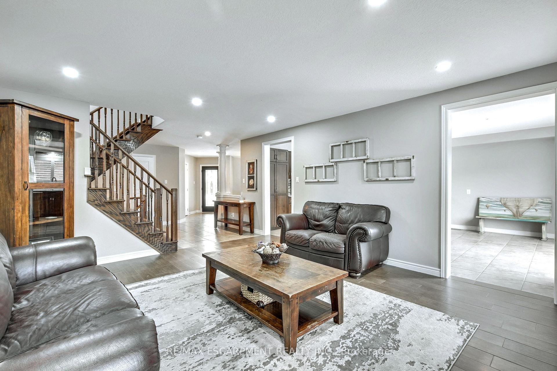 Photo 13 of 40 Great Oak Trail, Hamilton, Binbrook — HOMEH