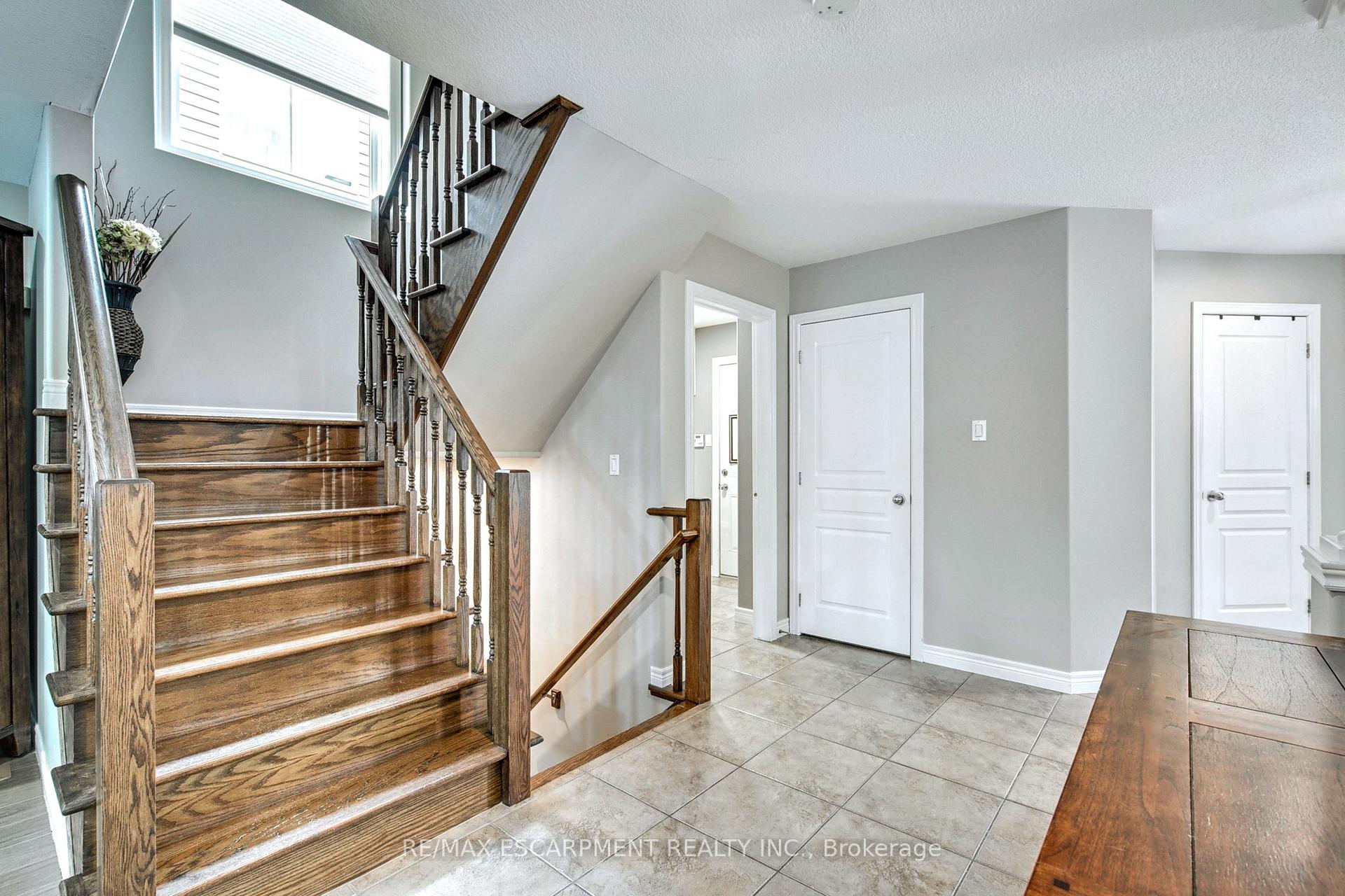 Photo 17 of 40 Great Oak Trail, Hamilton, Binbrook — HOMEH