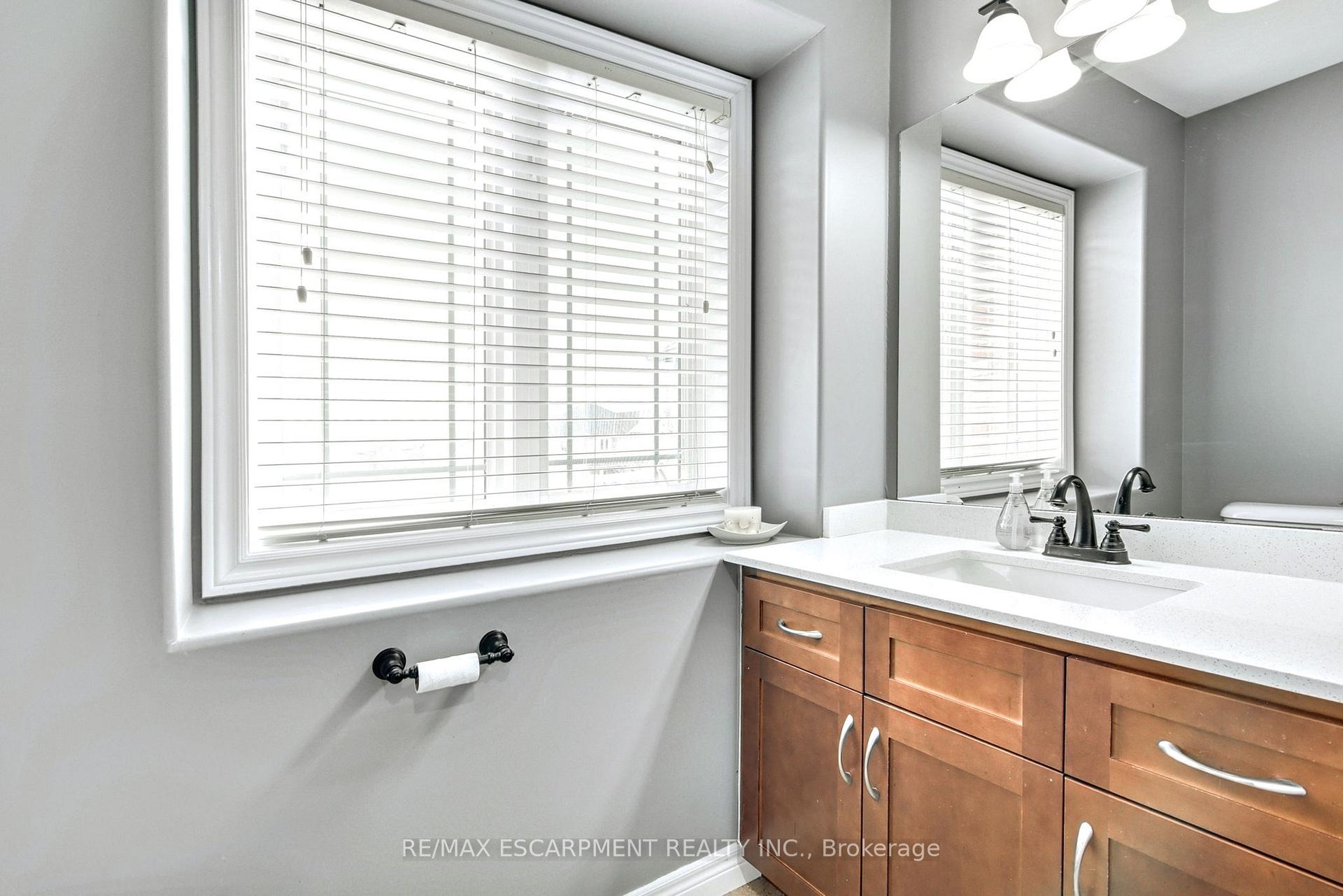 Photo 27 of 40 Great Oak Trail, Hamilton, Binbrook — HOMEH
