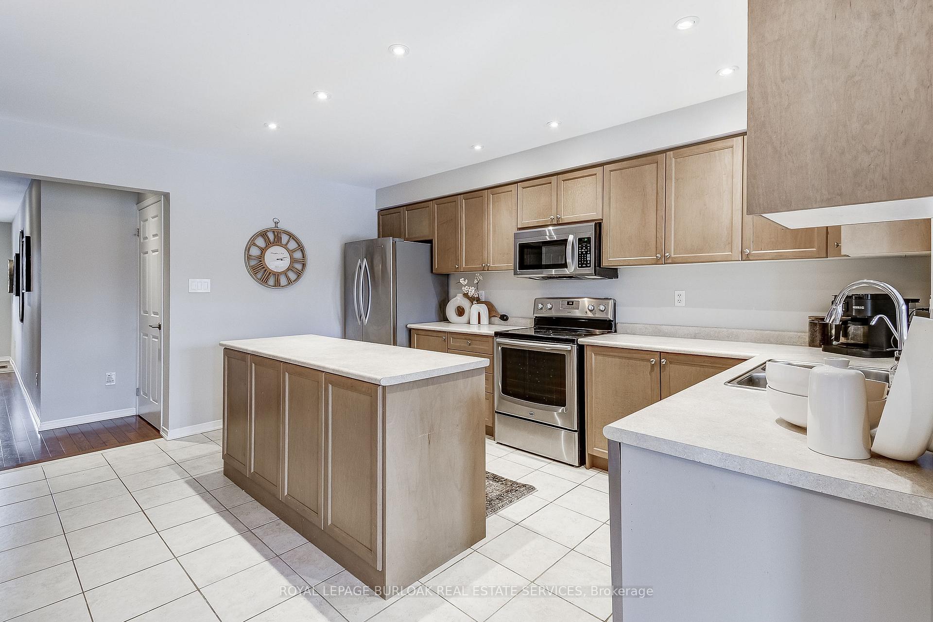 Photo 28 of 7 McPhail Place, Hamilton, Waterdown — HOMEH