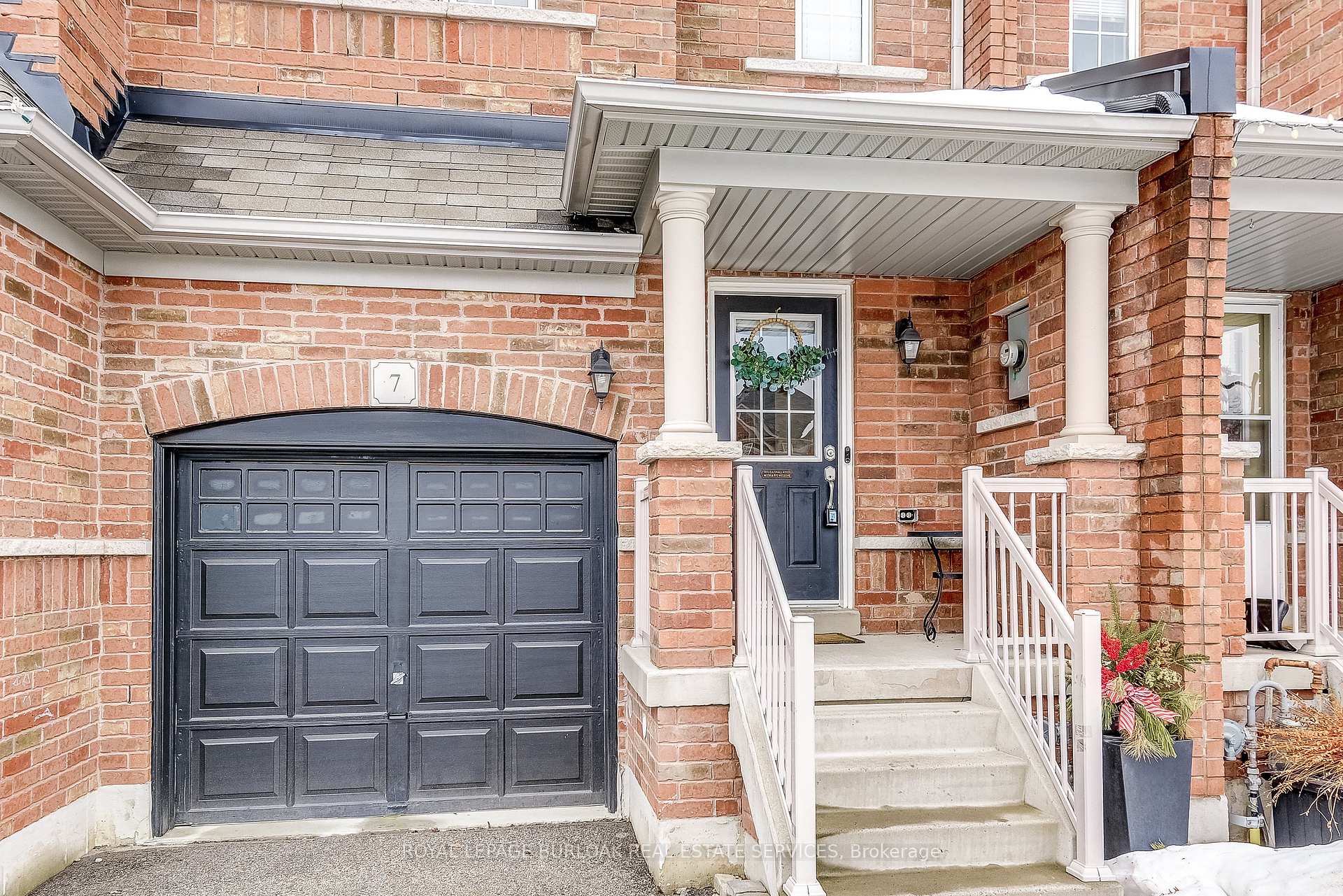Photo 3 of 7 McPhail Place, Hamilton, Waterdown — HOMEH