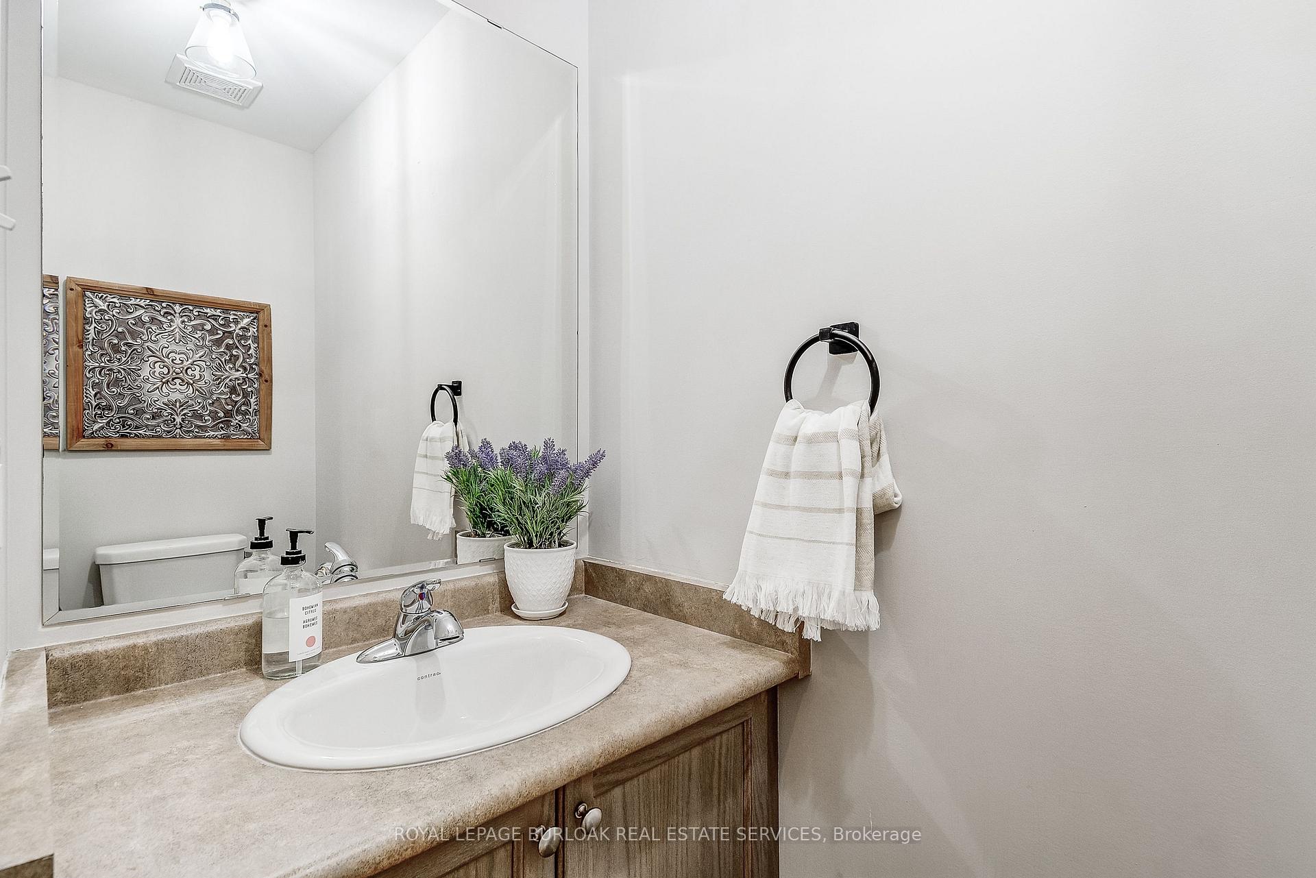 Photo 5 of 7 McPhail Place, Hamilton, Waterdown — HOMEH