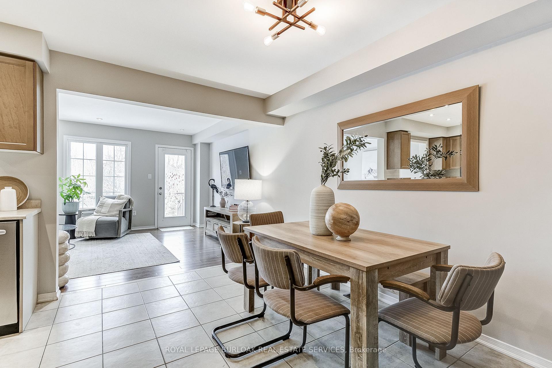 Photo 12 of 7 McPhail Place, Hamilton, Waterdown — HOMEH