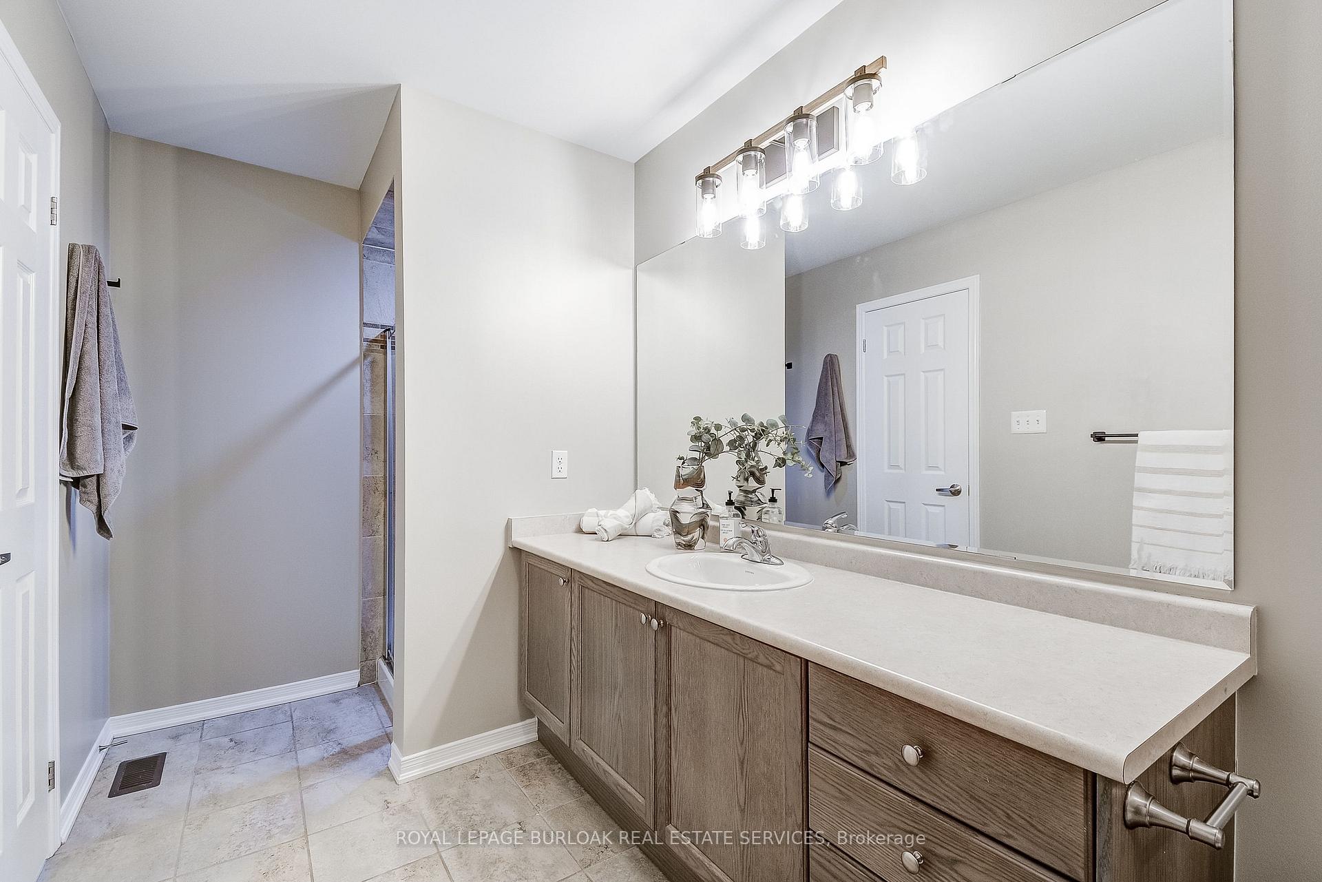 Photo 43 of 7 McPhail Place, Hamilton, Waterdown — HOMEH