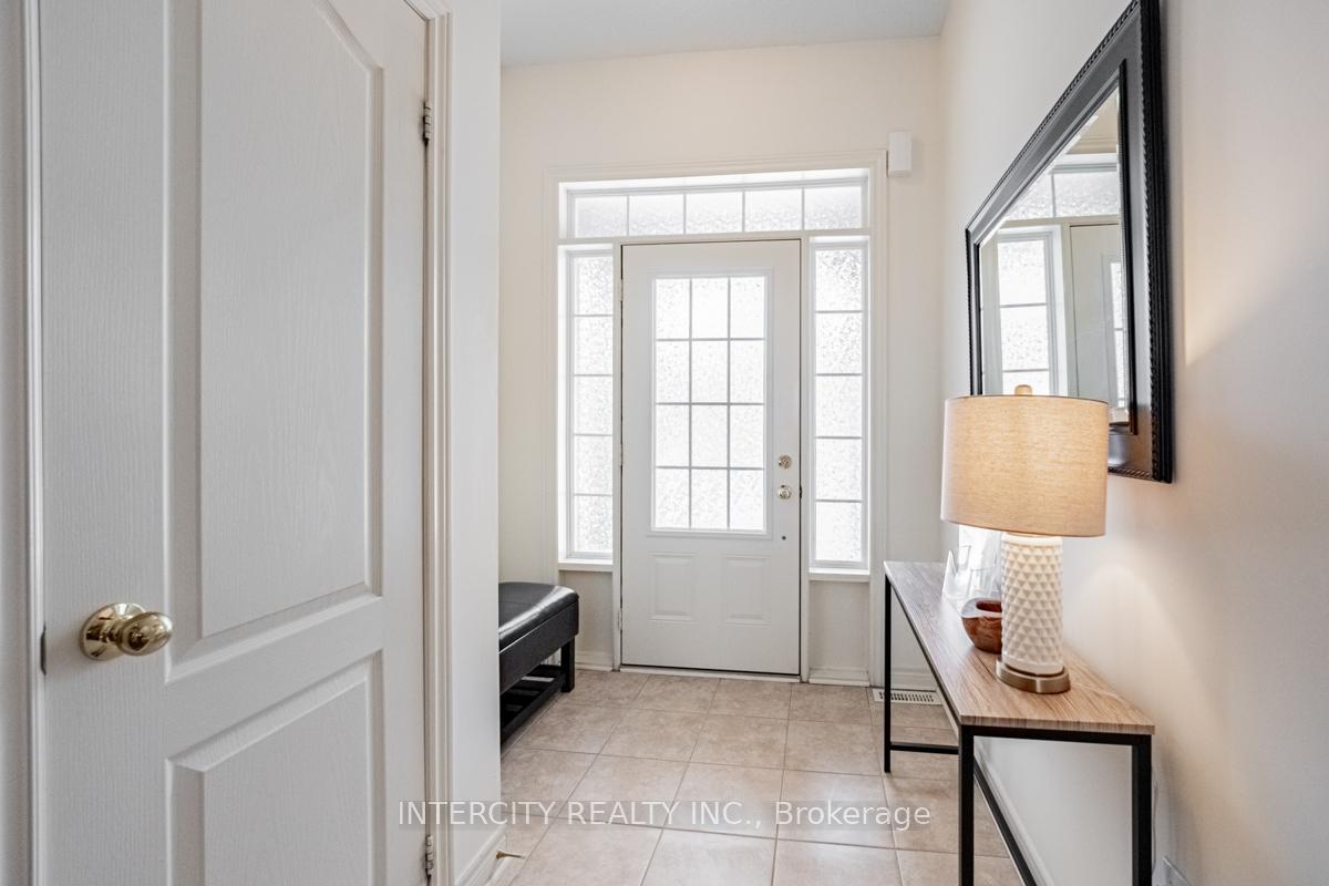 Photo 4 of 87 Amaranth Crescent, Brampton, Northwest Sandalwood Parkway — HOMEH