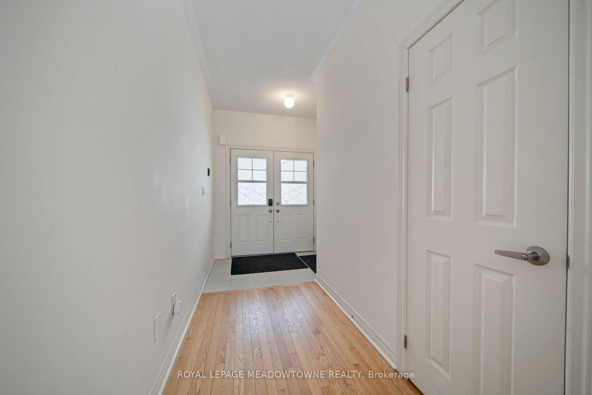 Photo 4 of 1253 Jim Brewster Circle, Oshawa, Eastdale — HOMEH