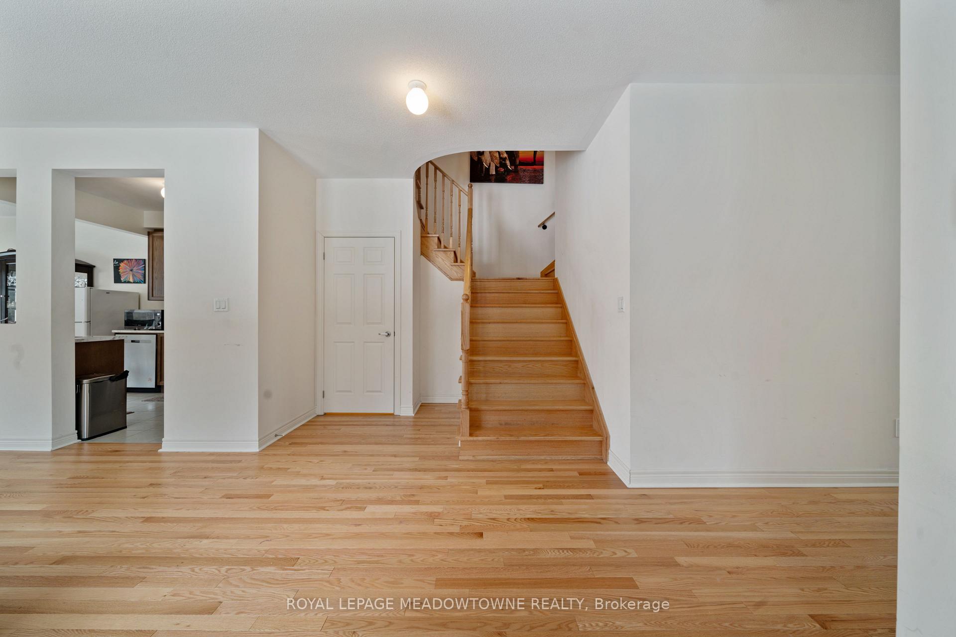 Photo 5 of 1253 Jim Brewster Circle, Oshawa, Eastdale — HOMEH