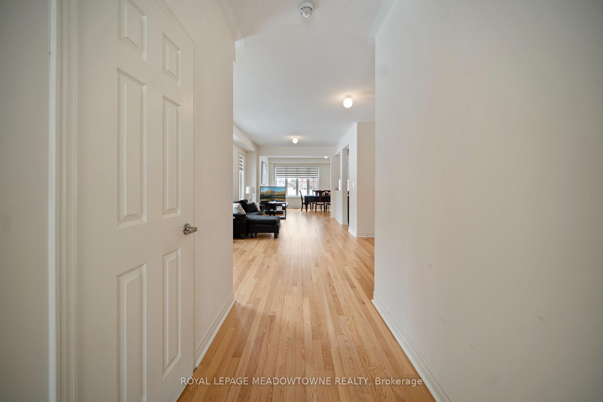 Photo 6 of 1253 Jim Brewster Circle, Oshawa, Eastdale — HOMEH