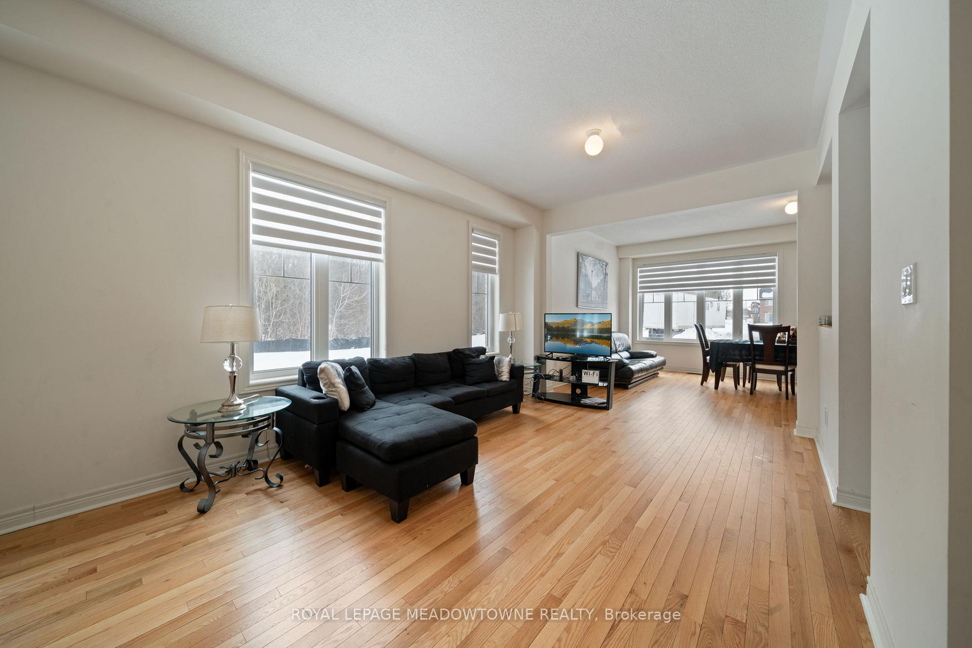 Photo 7 of 1253 Jim Brewster Circle, Oshawa, Eastdale — HOMEH