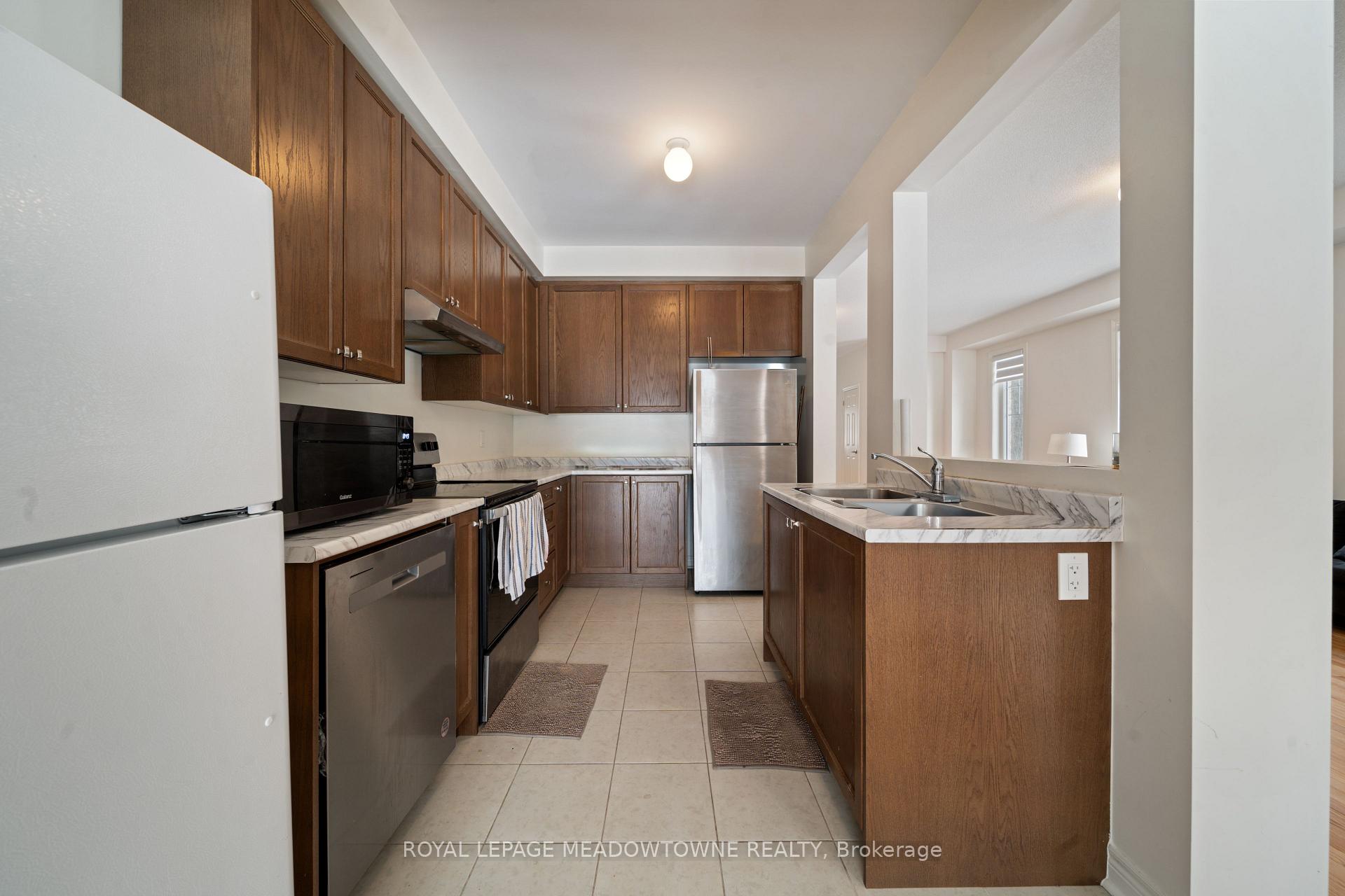 Photo 10 of 1253 Jim Brewster Circle, Oshawa, Eastdale — HOMEH
