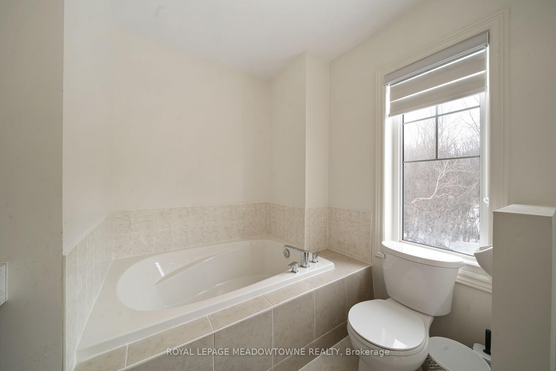 Photo 17 of 1253 Jim Brewster Circle, Oshawa, Eastdale — HOMEH