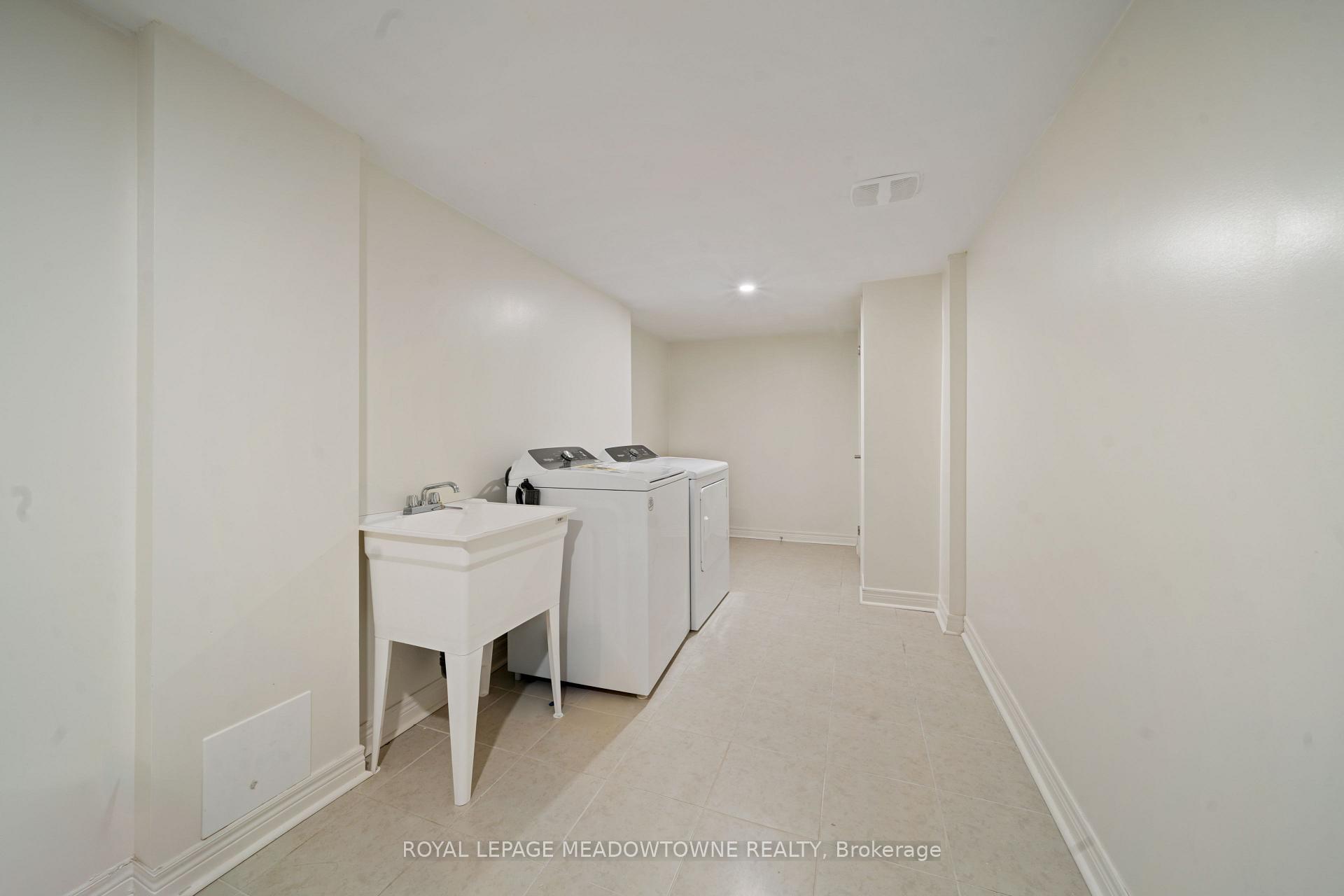 Photo 25 of 1253 Jim Brewster Circle, Oshawa, Eastdale — HOMEH