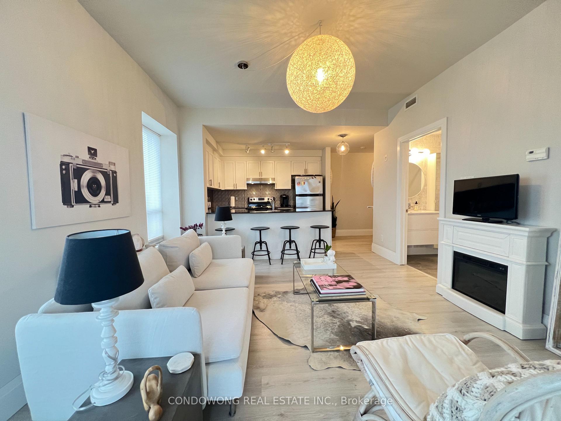 Photo 3 of Unit 621, 8 Maison Parc Court, Vaughan, Lakeview Estates — HOMEH