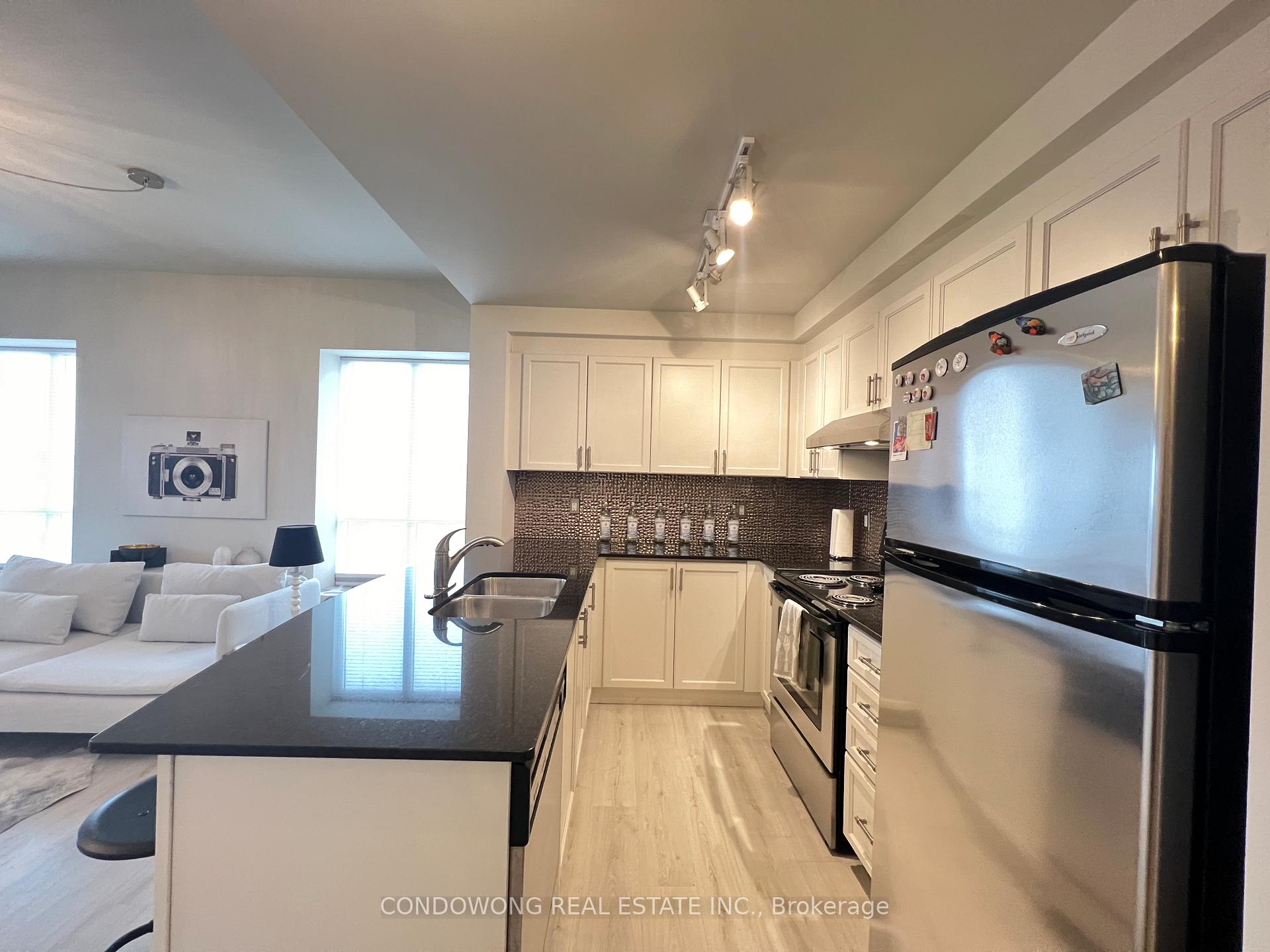 Photo 5 of Unit 621, 8 Maison Parc Court, Vaughan, Lakeview Estates — HOMEH