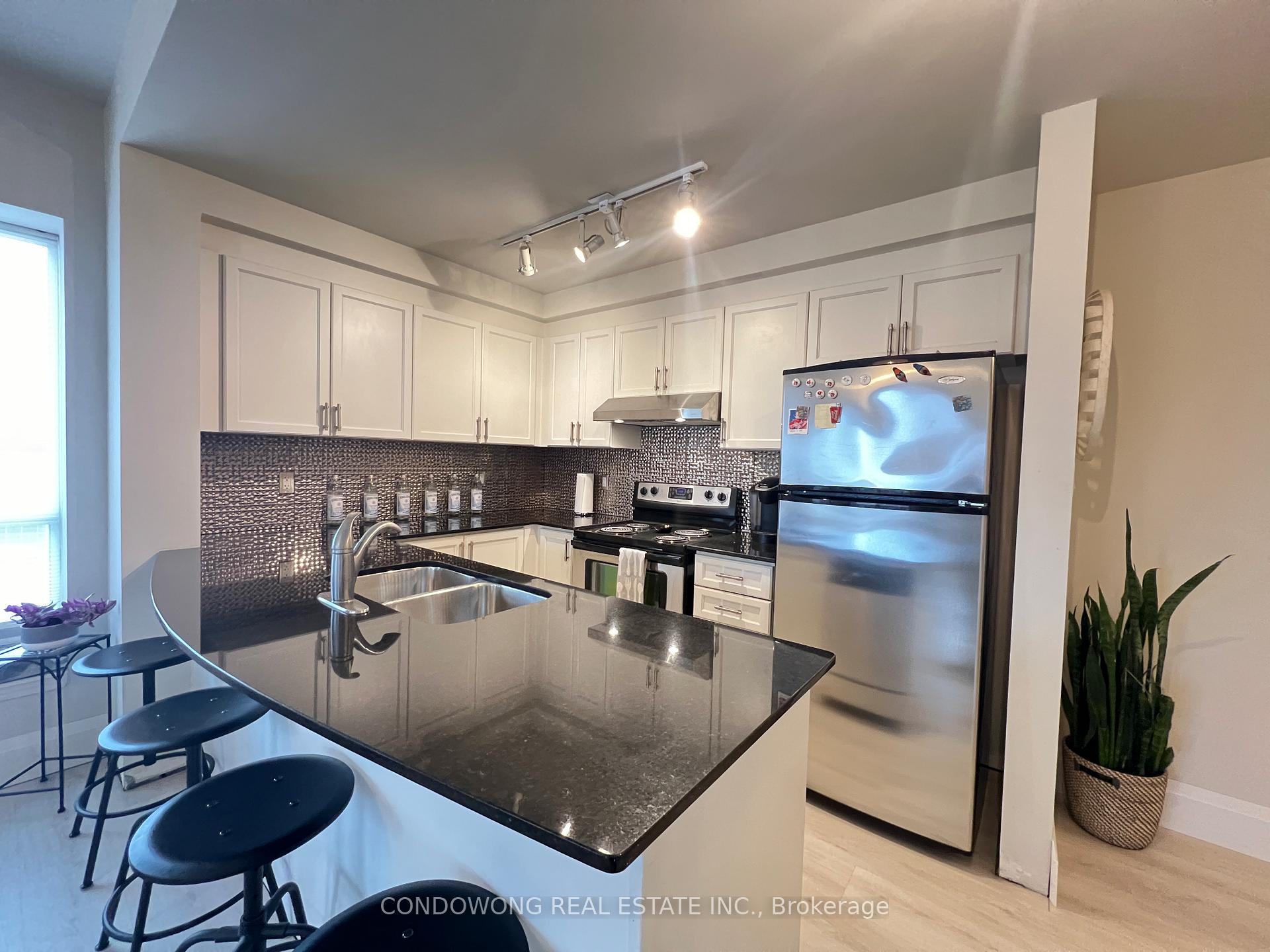 Photo 6 of Unit 621, 8 Maison Parc Court, Vaughan, Lakeview Estates — HOMEH