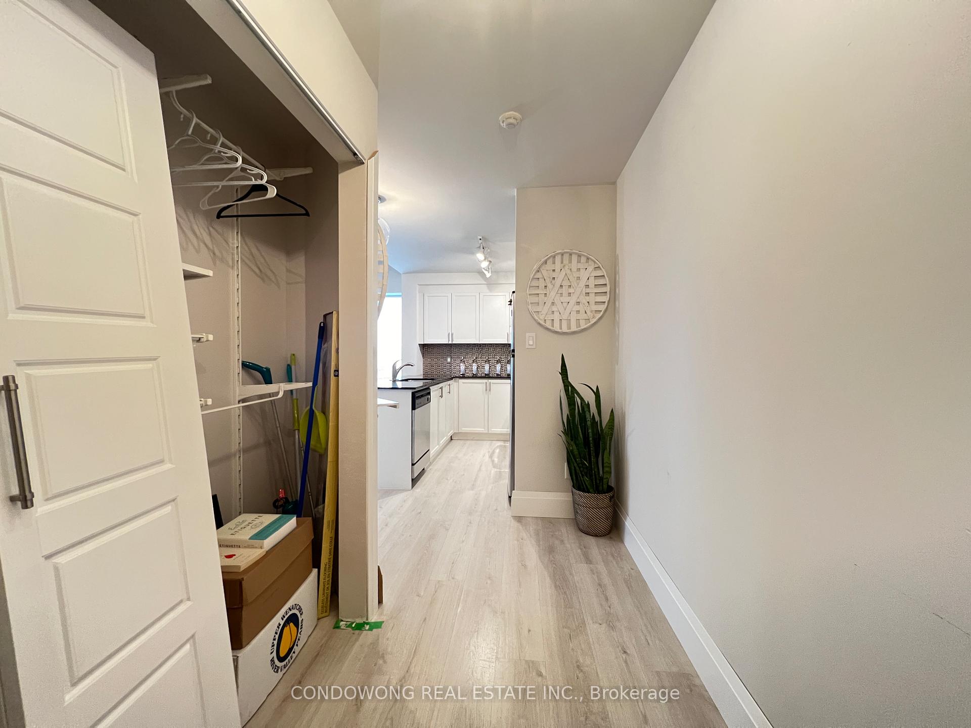 Photo 10 of Unit 621, 8 Maison Parc Court, Vaughan, Lakeview Estates — HOMEH
