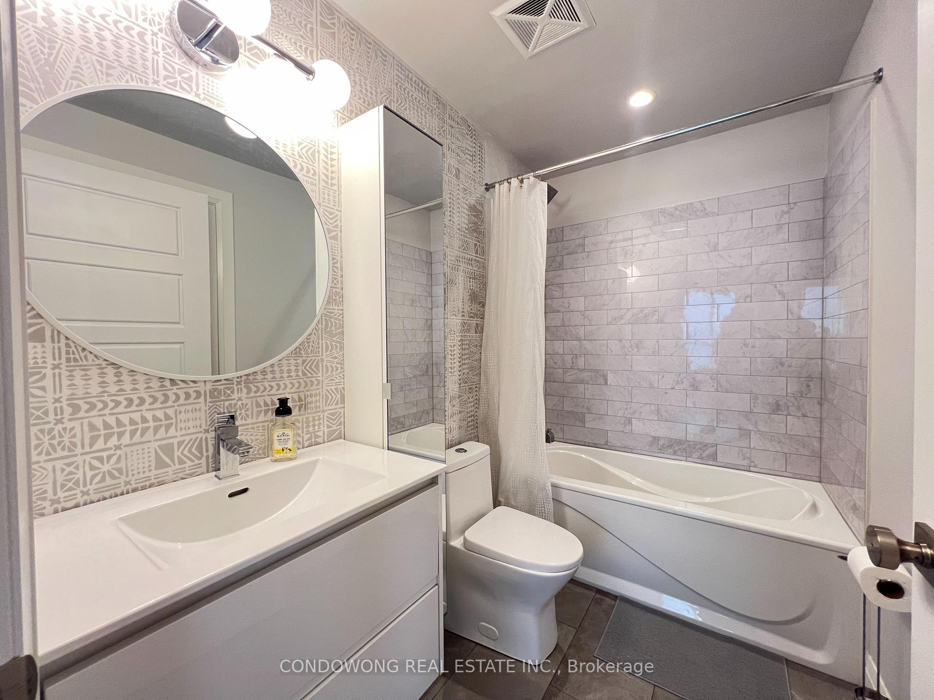 Photo 11 of Unit 621, 8 Maison Parc Court, Vaughan, Lakeview Estates — HOMEH
