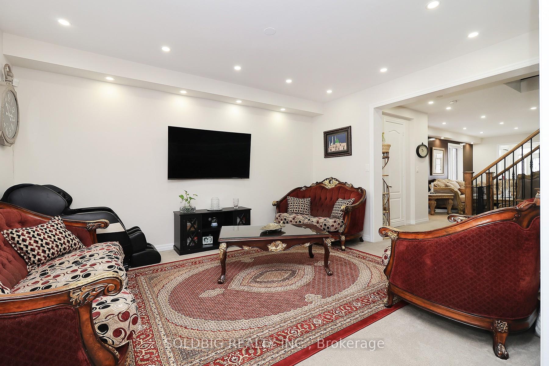 Photo 4 of 7 Callandar Road, Brampton, Northwest Brampton — HOMEH
