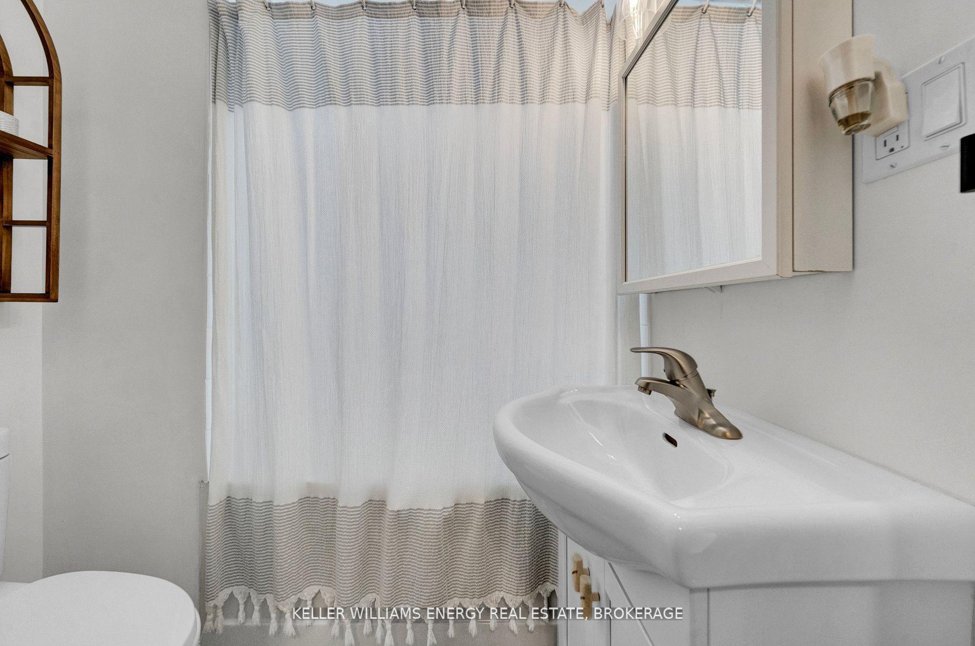 Photo 44 of 19 Carlisle Avenue, Clarington, Bowmanville — HOMEH