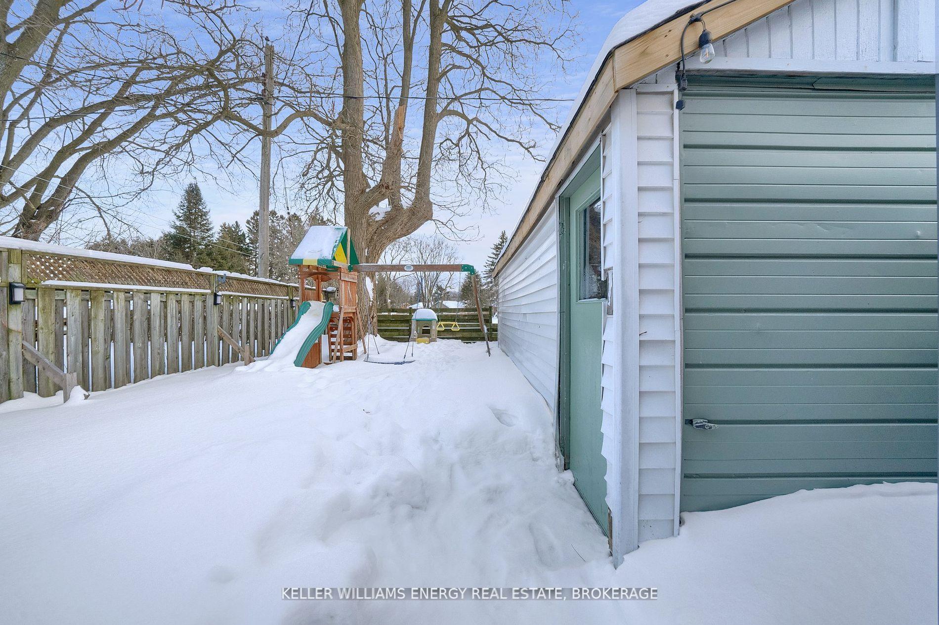 Photo 4 of 19 Carlisle Avenue, Clarington, Bowmanville — HOMEH