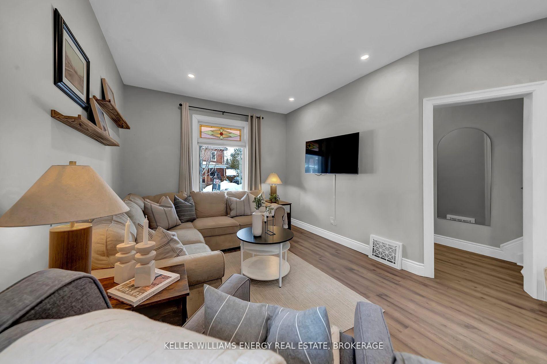 Photo 12 of 19 Carlisle Avenue, Clarington, Bowmanville — HOMEH