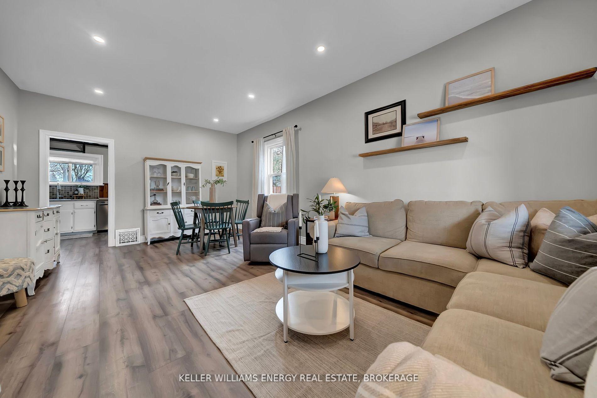 Photo 13 of 19 Carlisle Avenue, Clarington, Bowmanville — HOMEH
